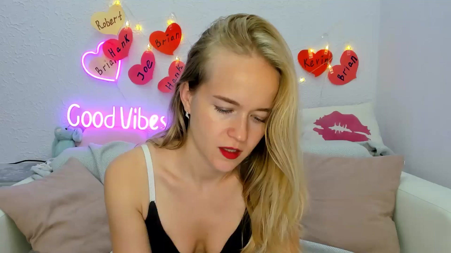 Gallery image thumbnail from Angel_Kristy's myfreecams stream on, 09/21/2024, 06:51 image 11 of 20