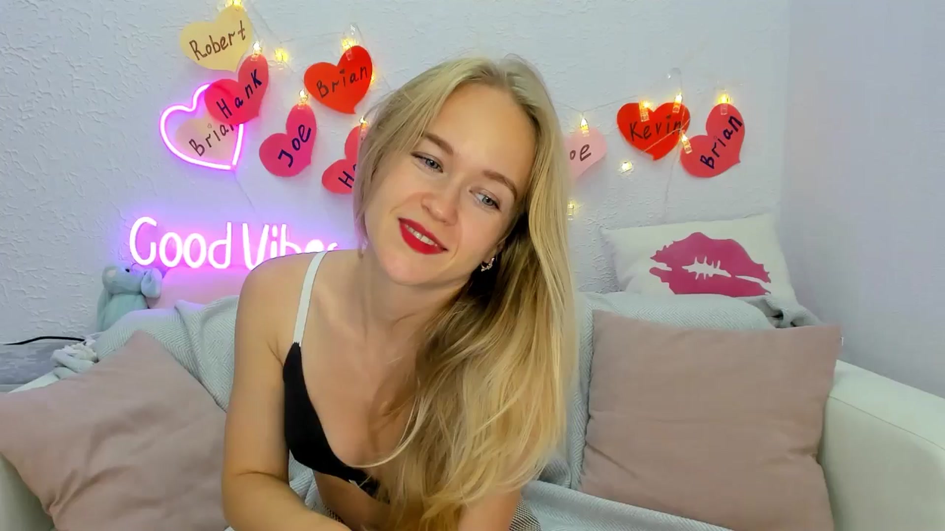 Gallery image thumbnail from Angel_Kristy's myfreecams stream on, 09/21/2024, 06:51 image 1 of 20