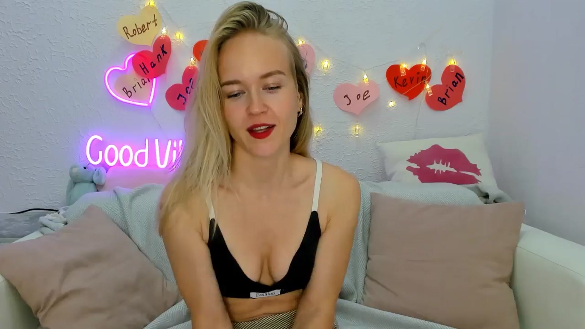 Gallery image thumbnail from Angel_Kristy's myfreecams stream on, 09/21/2024, 06:51 image 7 of 20