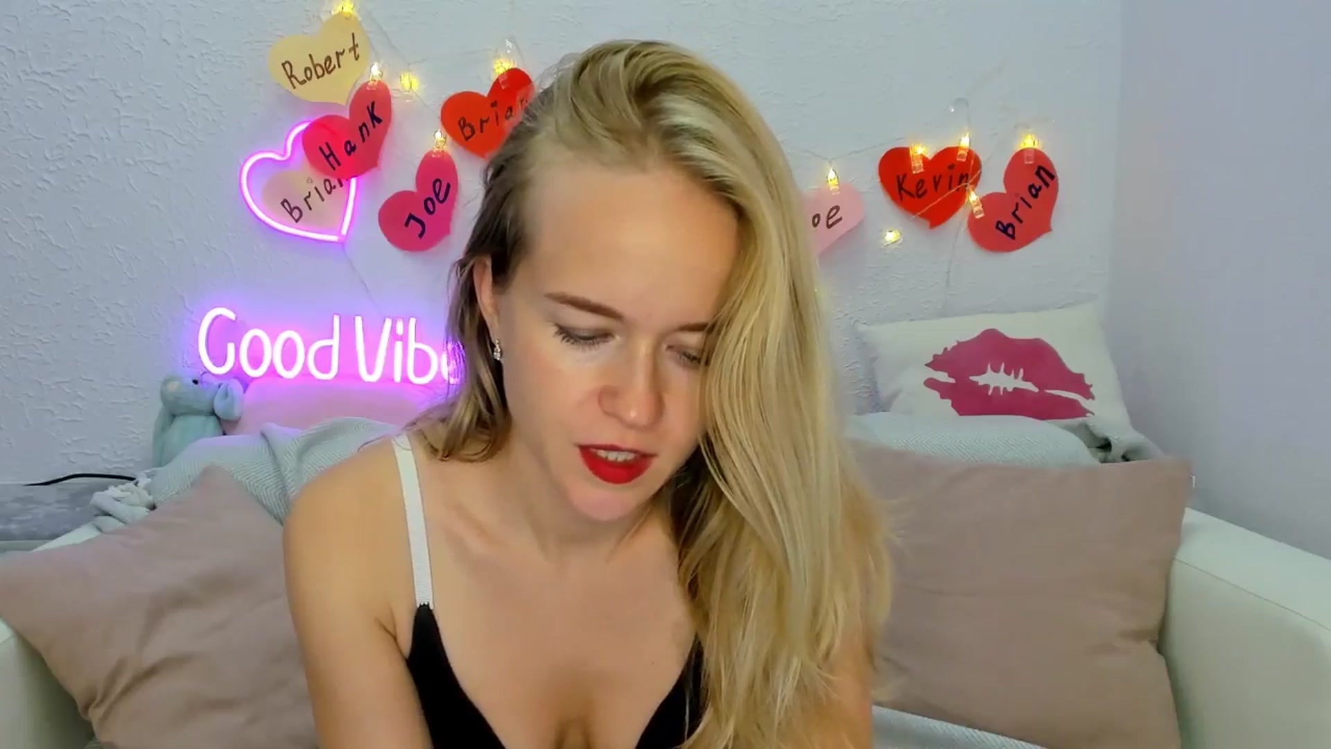 Gallery image thumbnail from Angel_Kristy's myfreecams stream on, 09/21/2024, 06:51 image 12 of 20