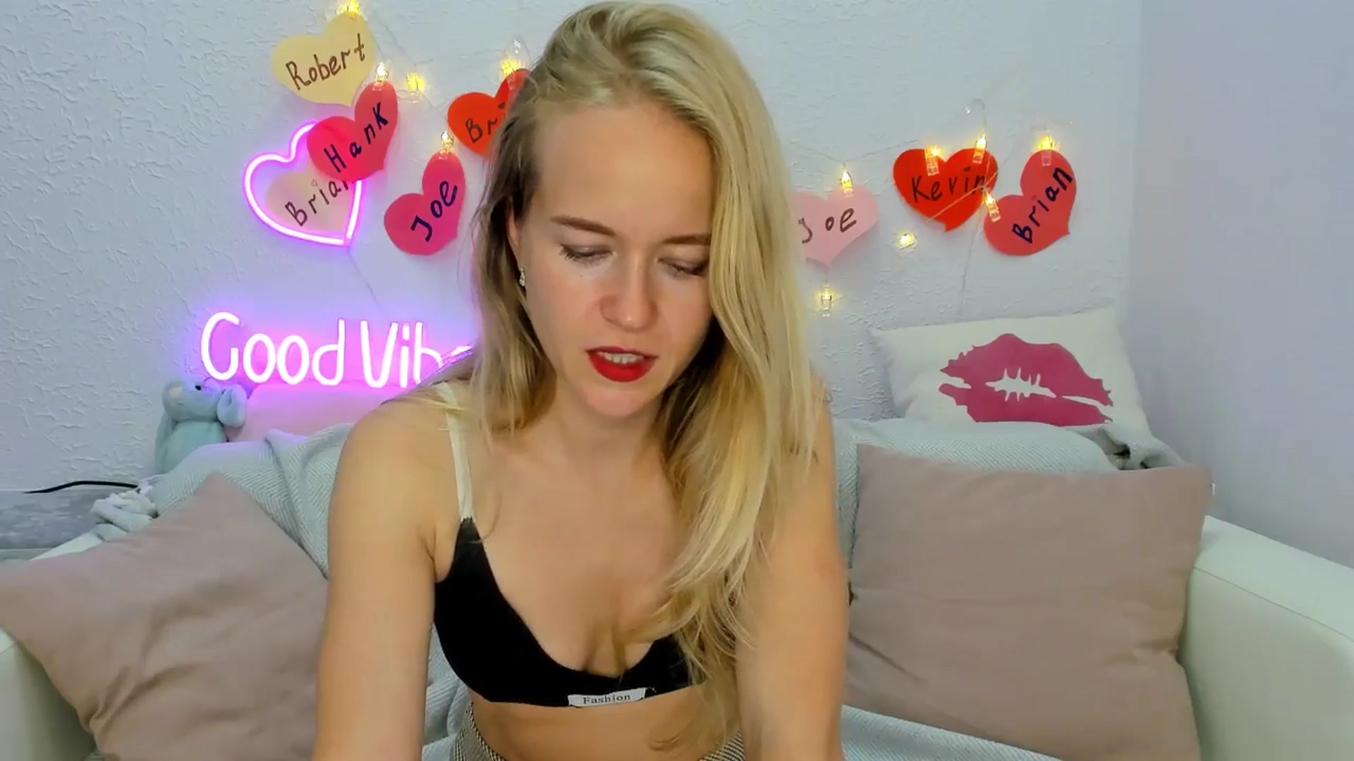 Gallery image thumbnail from Angel_Kristy's myfreecams stream on, 09/21/2024, 06:51 image 15 of 20