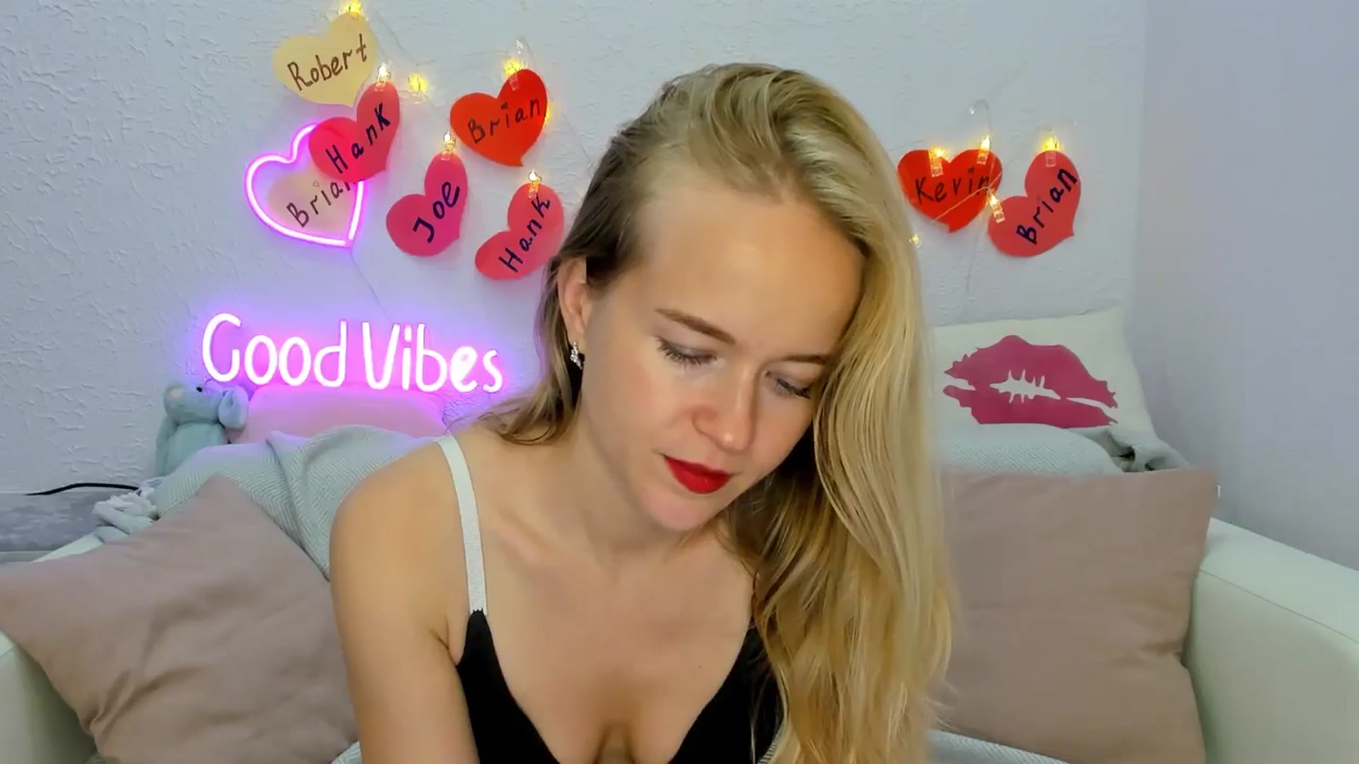 Gallery image thumbnail from Angel_Kristy's myfreecams stream on, 09/21/2024, 06:51 image 9 of 20