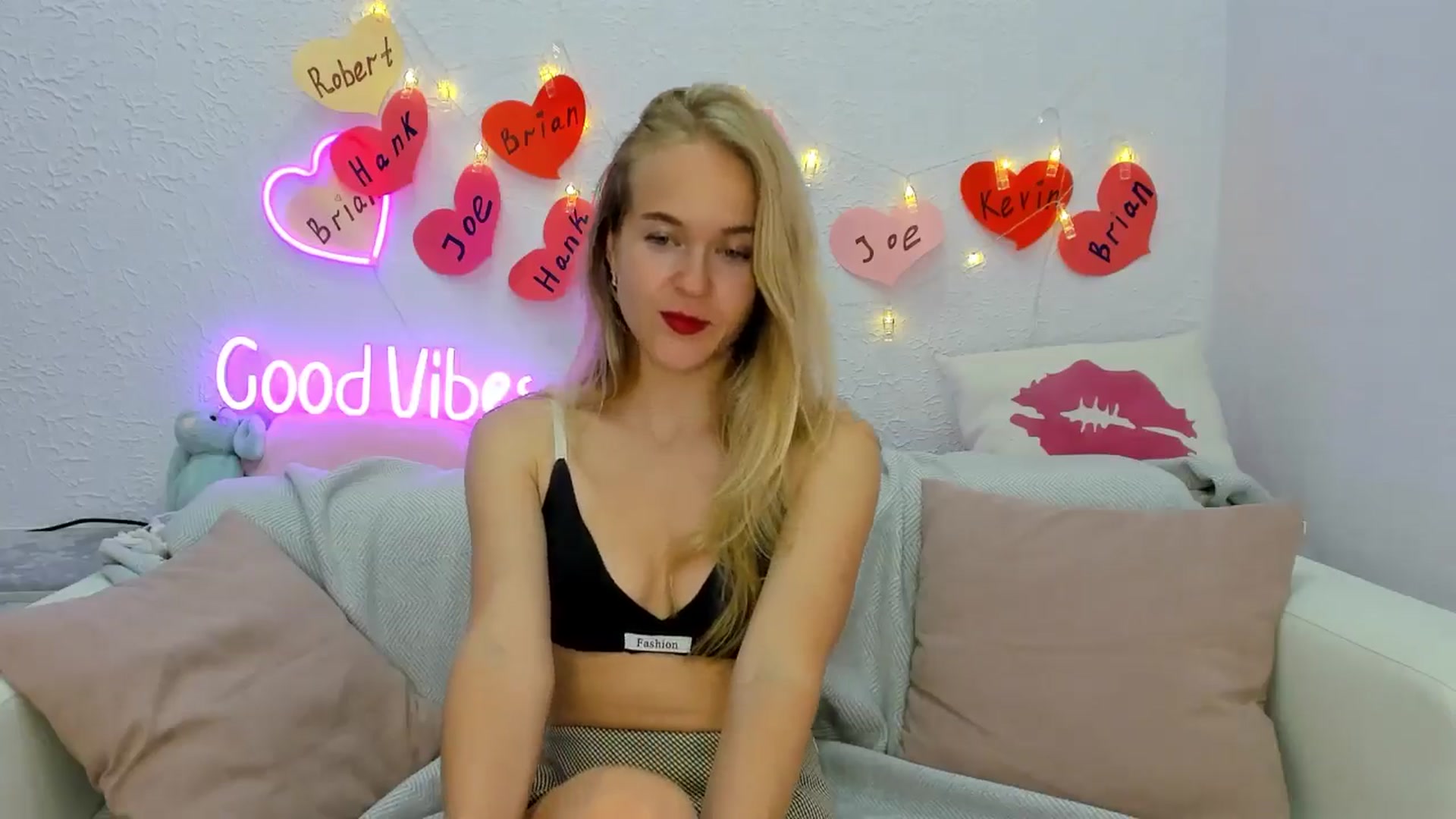 Gallery image thumbnail from Angel_Kristy's myfreecams stream on, 09/21/2024, 06:51 image 16 of 20