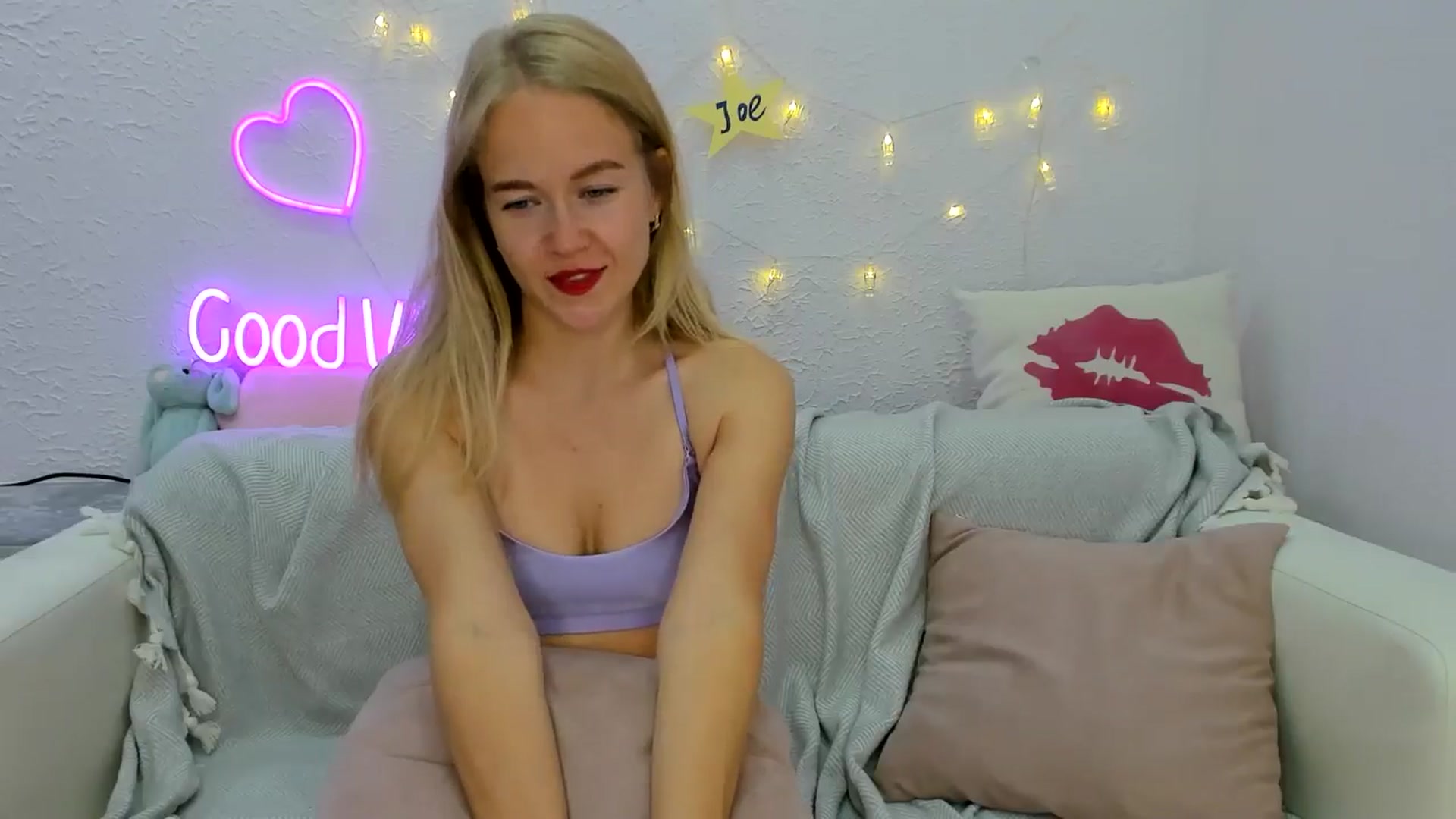 Gallery image thumbnail from Angel_Kristy's myfreecams stream on, 09/25/2024, 03:10 image 18 of 20