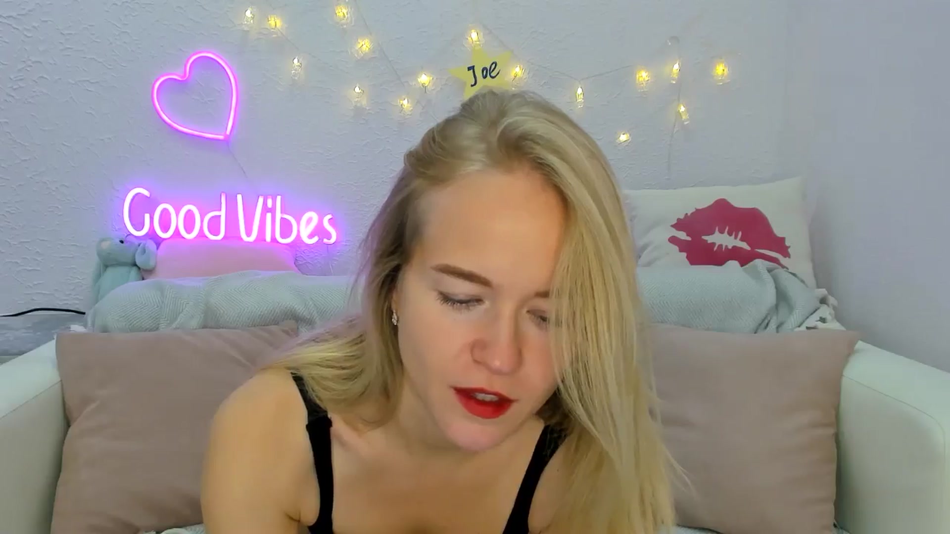 Gallery image thumbnail from Angel_Kristy's myfreecams stream on, 09/25/2024, 03:10 image 6 of 20