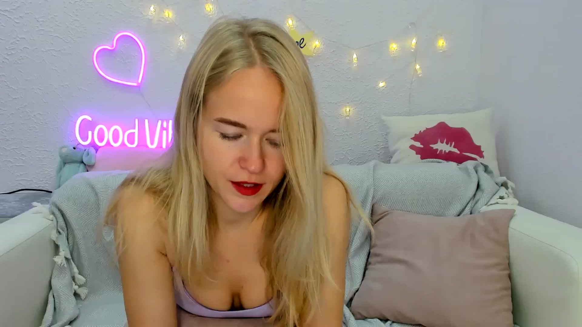Gallery image thumbnail from Angel_Kristy's myfreecams stream on, 09/25/2024, 03:10 image 17 of 20