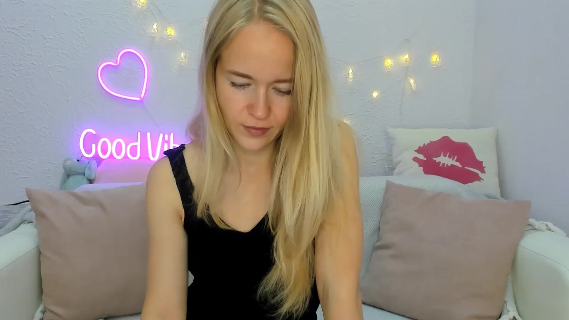 Gallery image thumbnail from Angel_Kristy's myfreecams stream on, 09/26/2024, 02:30 image 13 of 20