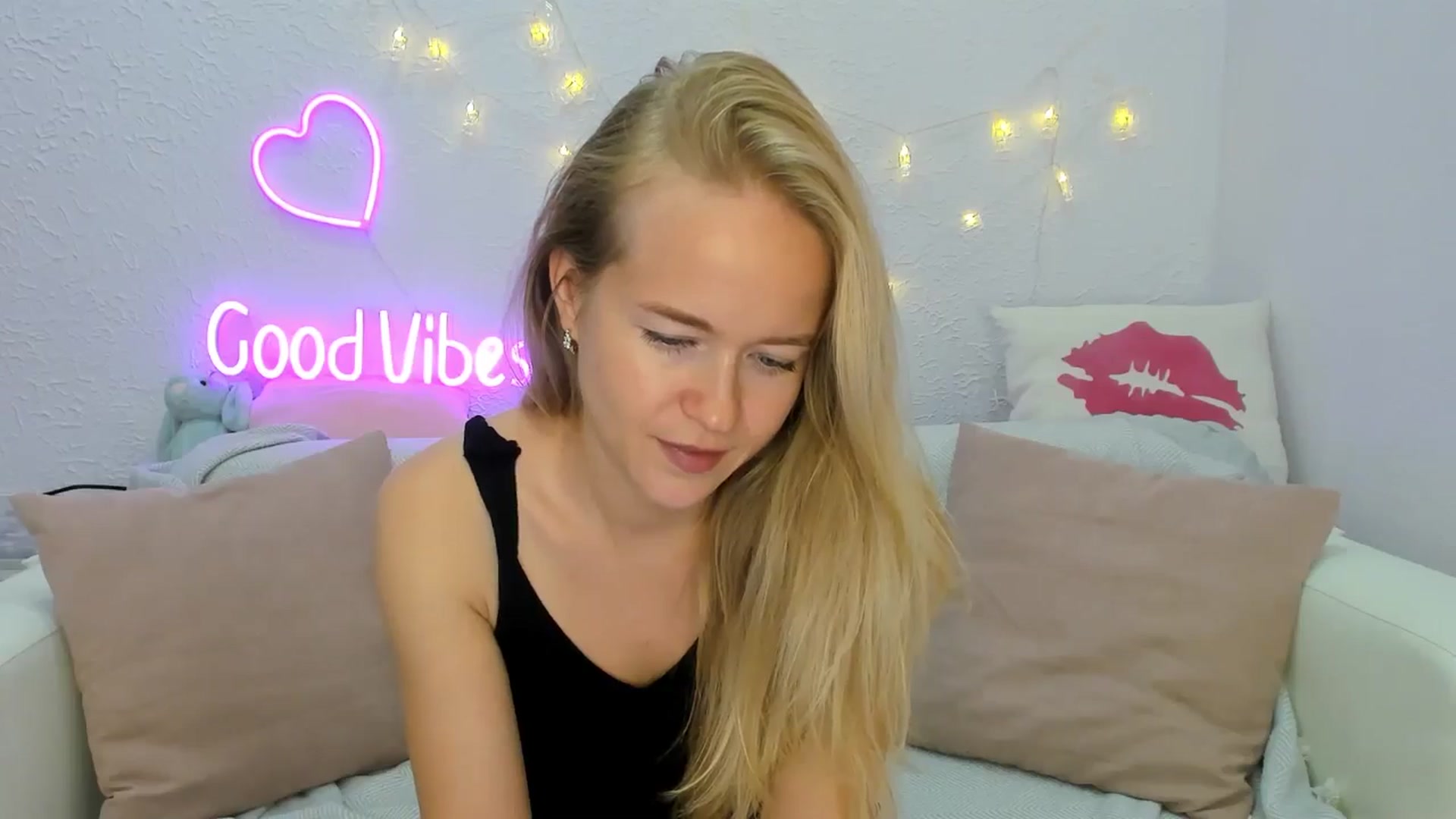 Gallery image thumbnail from Angel_Kristy's myfreecams stream on, 09/26/2024, 06:33 image 8 of 20