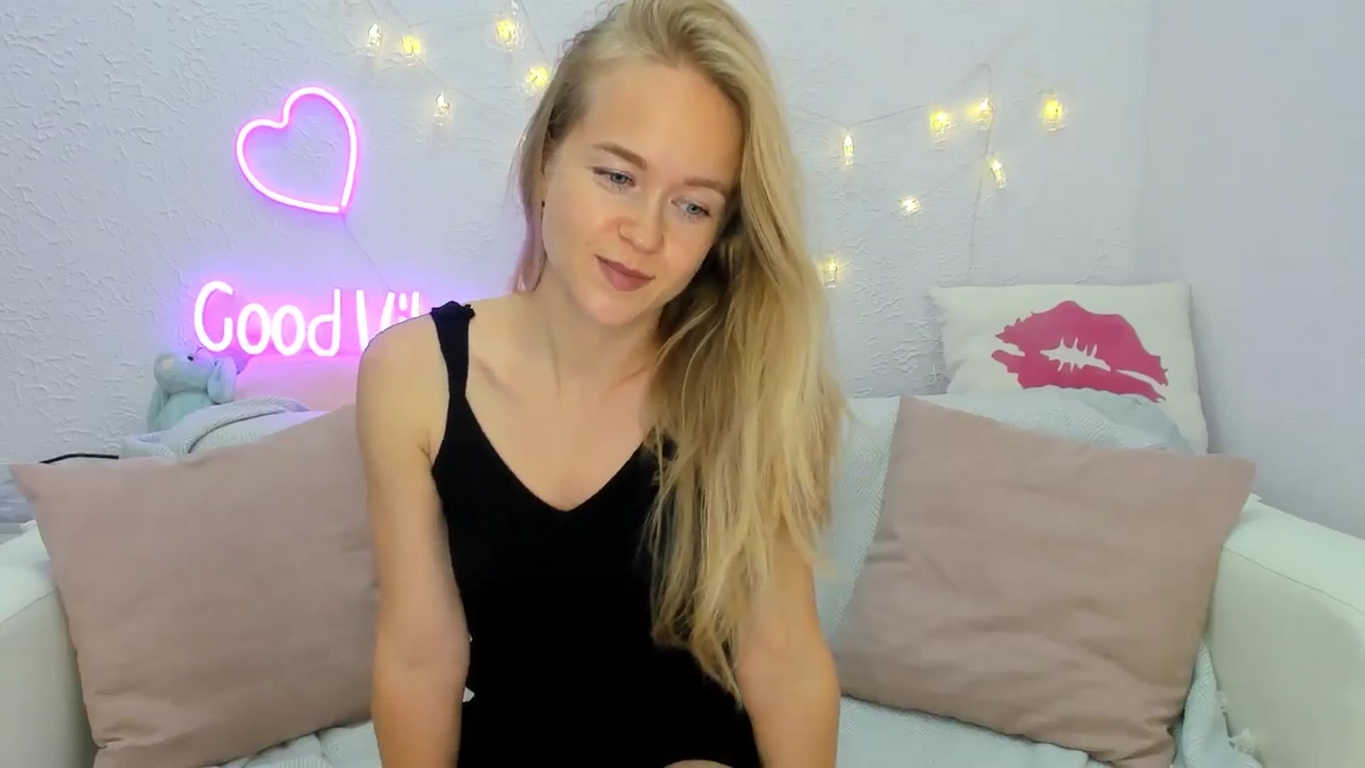 Gallery image thumbnail from Angel_Kristy's myfreecams stream on, 09/26/2024, 06:33 image 4 of 20