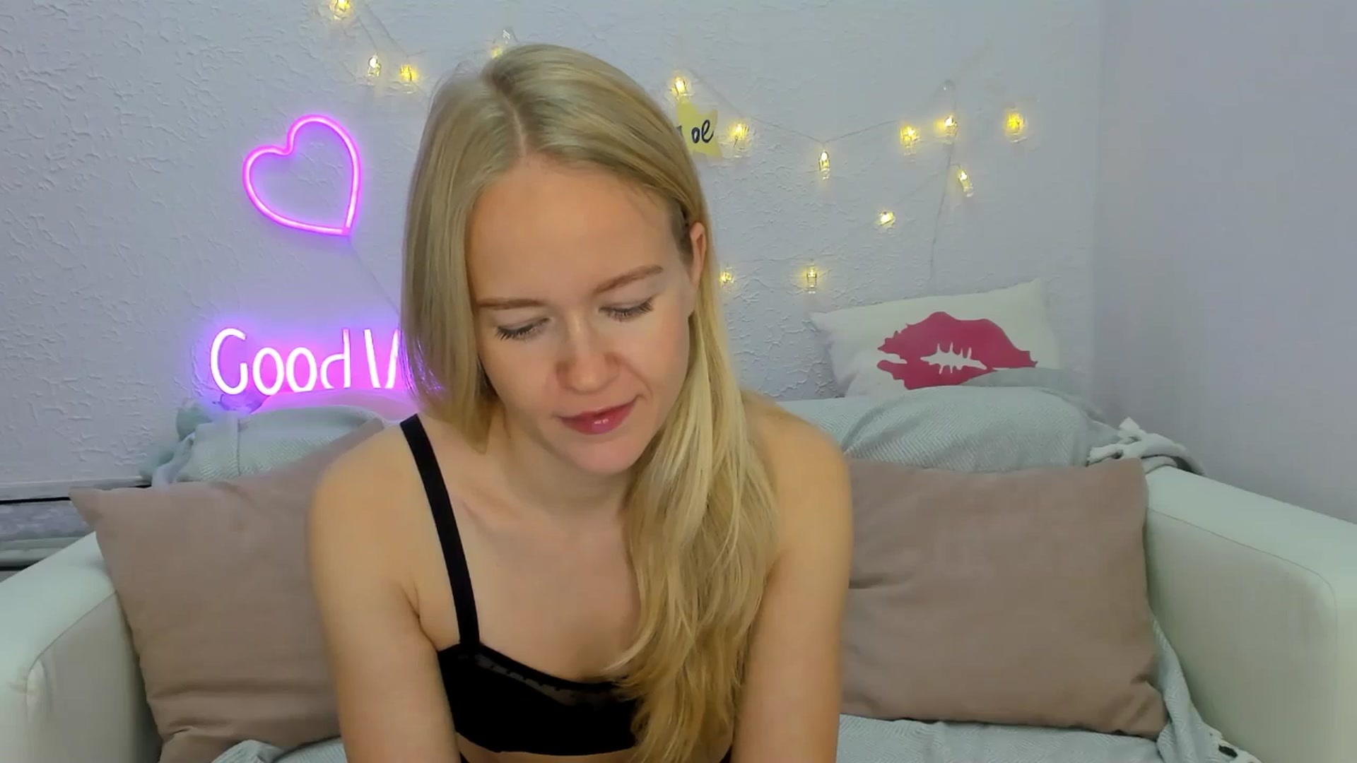 Gallery image thumbnail from Angel_Kristy's myfreecams stream on, 10/18/2024, 01:39 image 9 of 20