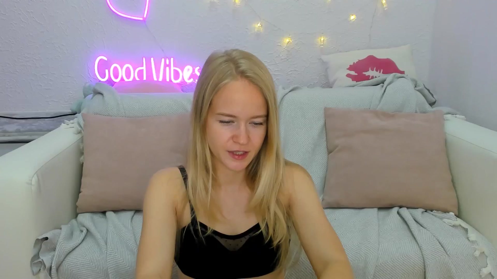 Gallery image thumbnail from Angel_Kristy's myfreecams stream on, 10/18/2024, 02:17 image 13 of 20