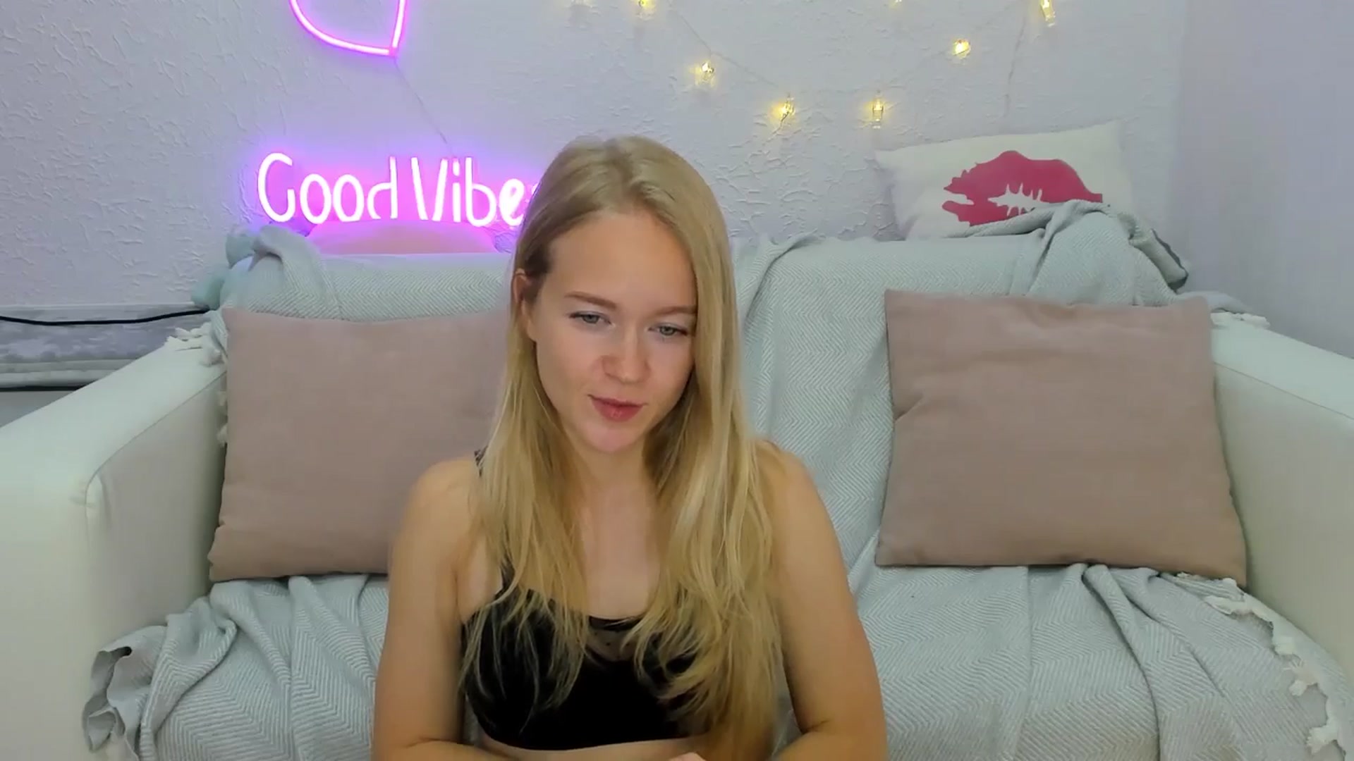 Gallery image thumbnail from Angel_Kristy's myfreecams stream on, 10/18/2024, 02:17 image 9 of 20