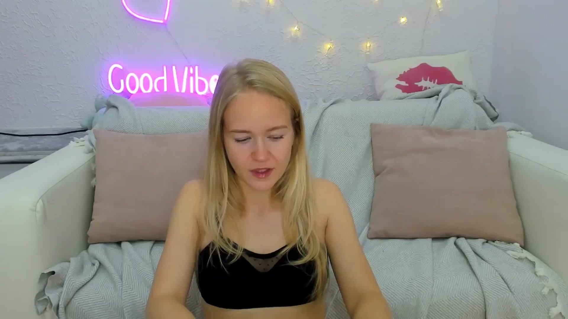 Gallery image thumbnail from Angel_Kristy's myfreecams stream on, 10/18/2024, 02:17 image 20 of 20