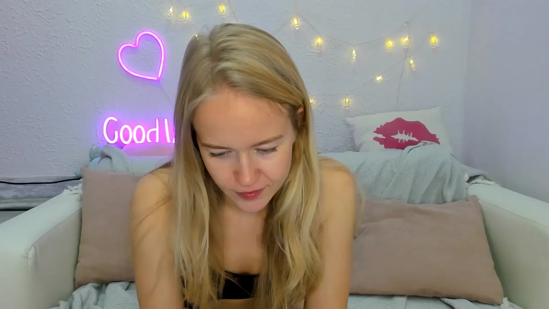 Gallery image thumbnail from Angel_Kristy's myfreecams stream on, 10/18/2024, 02:17 image 1 of 20