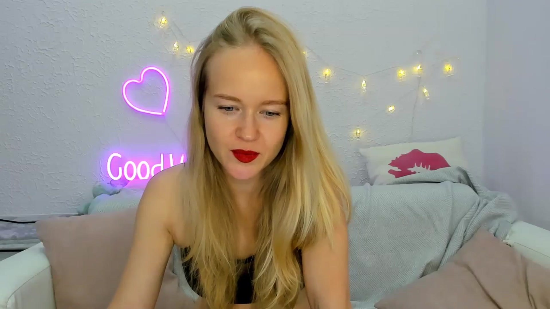 Gallery image thumbnail from Angel_Kristy's myfreecams stream on, 10/18/2024, 05:43 image 6 of 20