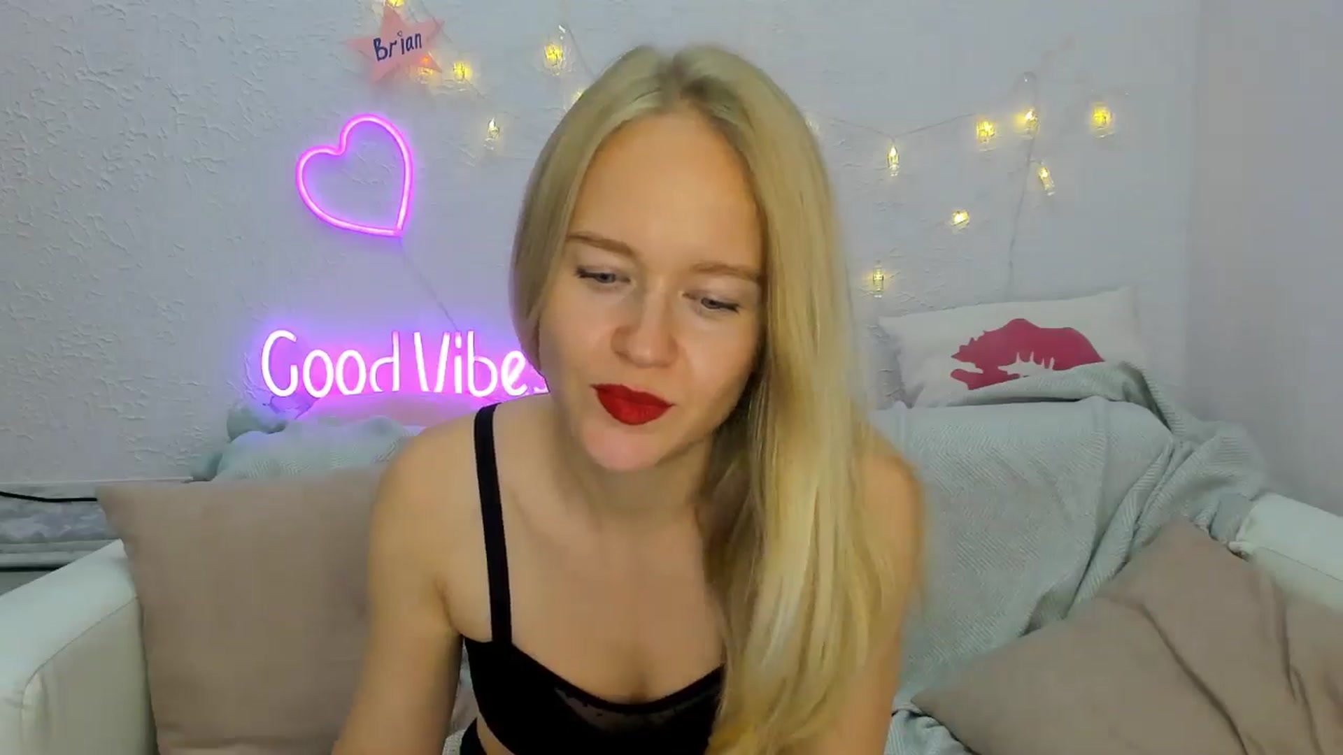 Gallery image thumbnail from Angel_Kristy's myfreecams stream on, 10/18/2024, 05:43 image 17 of 20