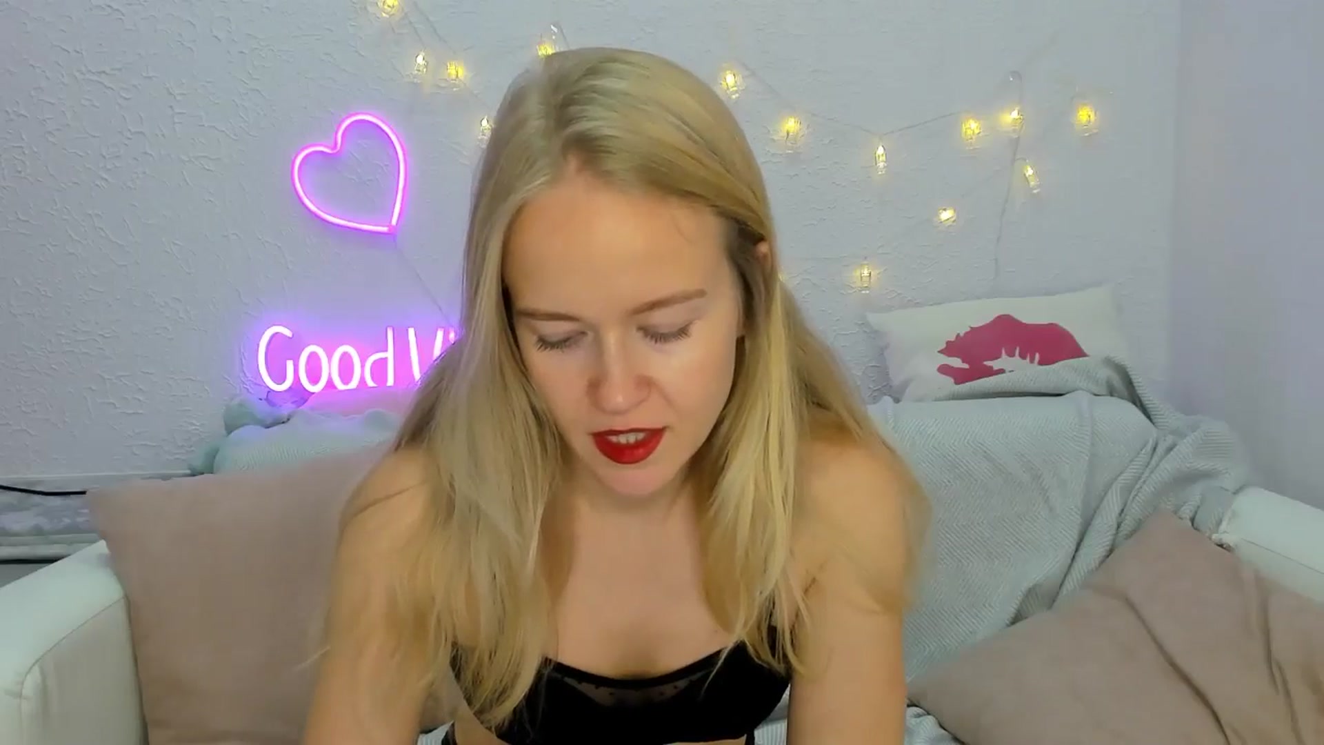 Gallery image thumbnail from Angel_Kristy's myfreecams stream on, 10/18/2024, 05:43 image 14 of 20