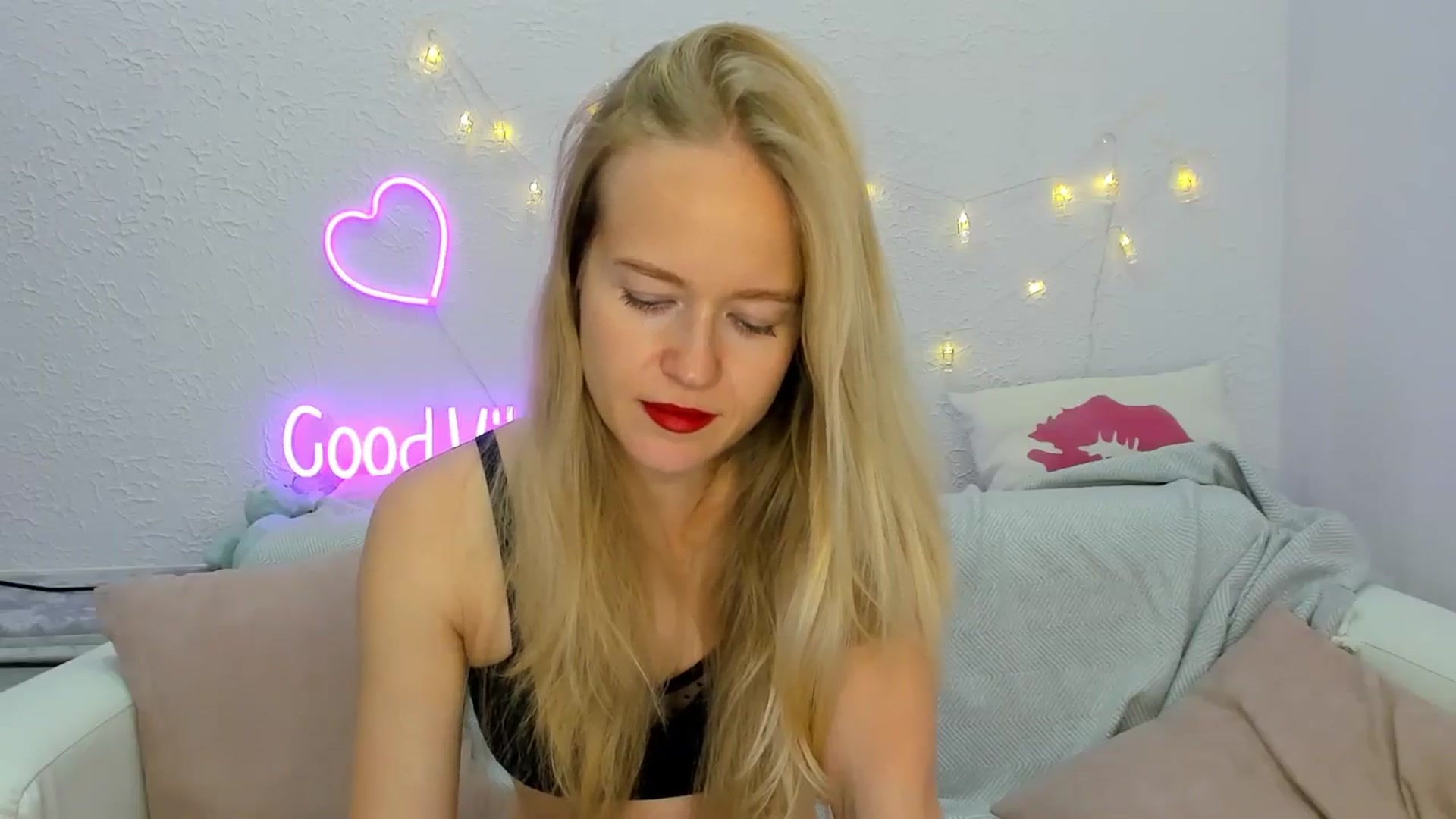 Gallery image thumbnail from Angel_Kristy's myfreecams stream on, 10/18/2024, 05:43 image 5 of 20