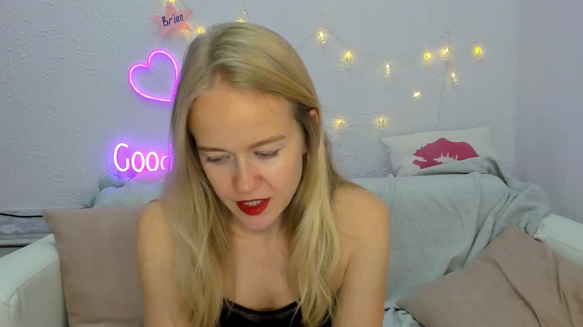 Gallery image thumbnail from Angel_Kristy's myfreecams stream on, 10/18/2024, 05:43 image 16 of 20