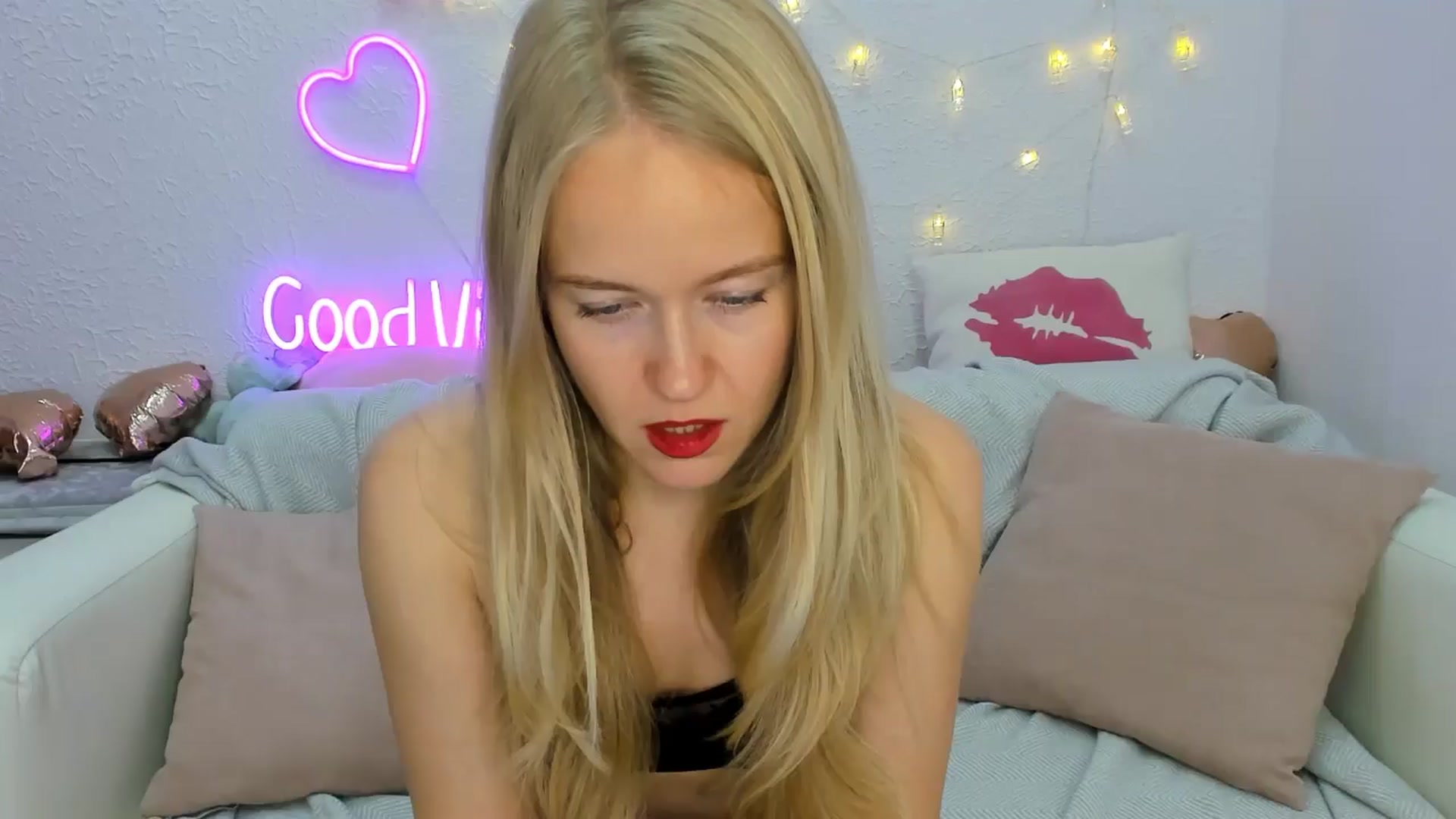 Gallery image thumbnail from Angel_Kristy's myfreecams stream on, 10/18/2024, 06:56 image 12 of 20