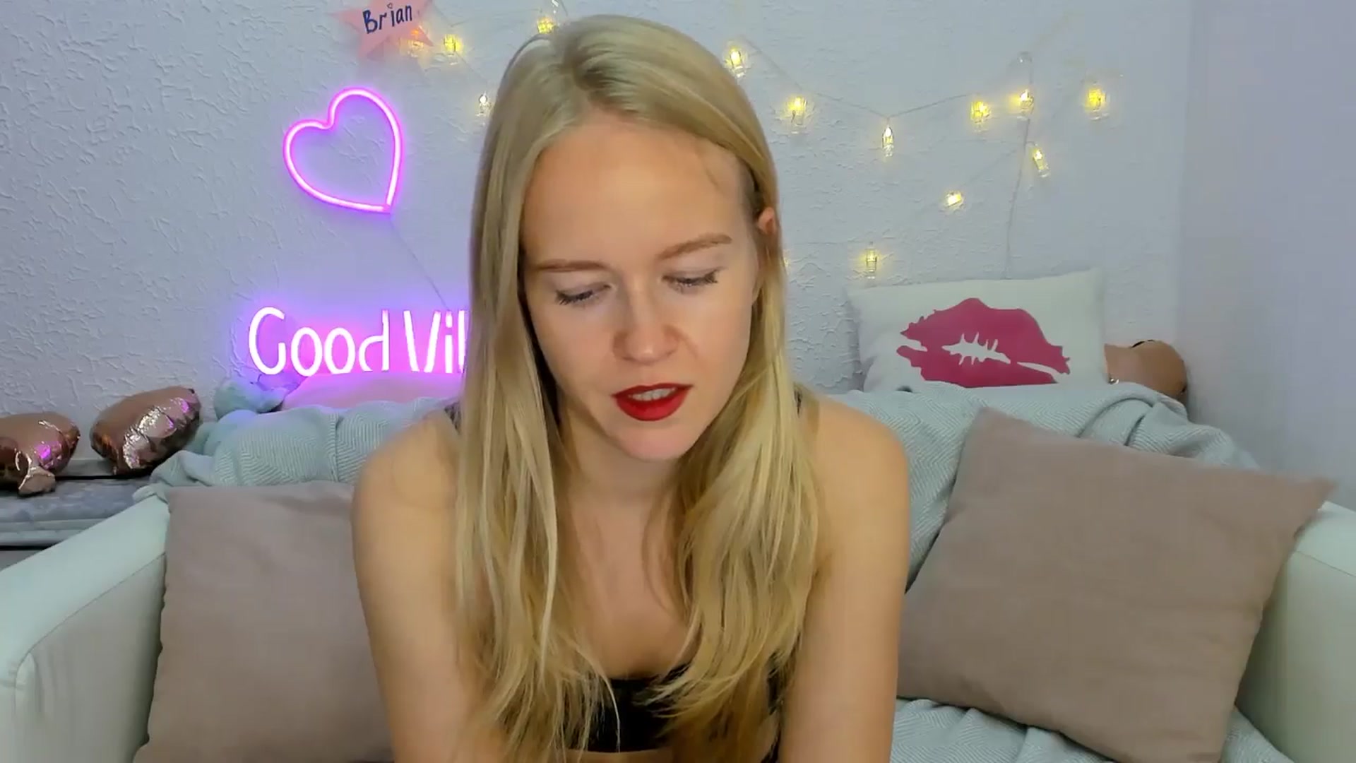 Gallery image thumbnail from Angel_Kristy's myfreecams stream on, 10/18/2024, 06:56 image 4 of 20