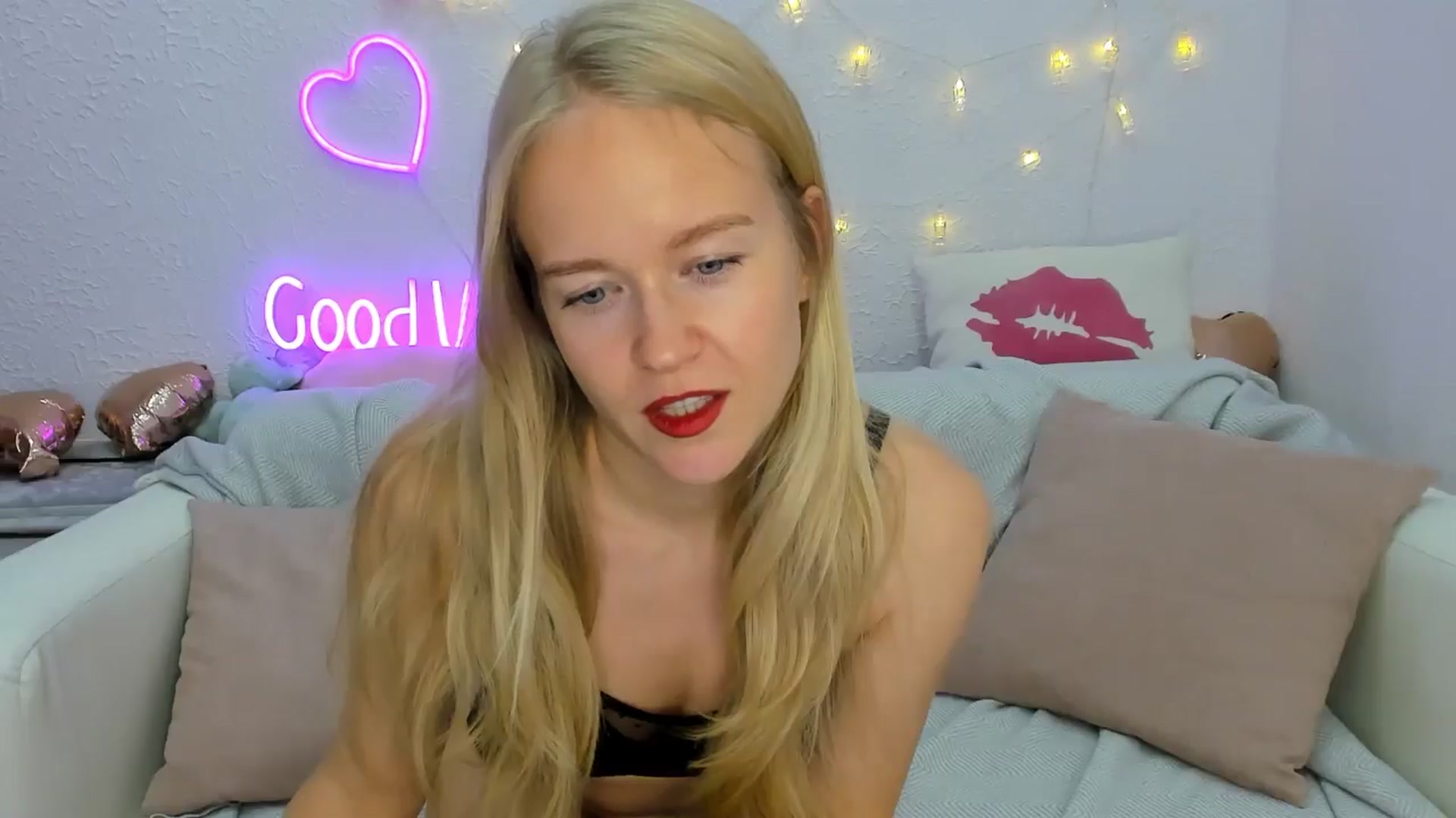 Gallery image thumbnail from Angel_Kristy's myfreecams stream on, 10/18/2024, 06:56 image 9 of 20
