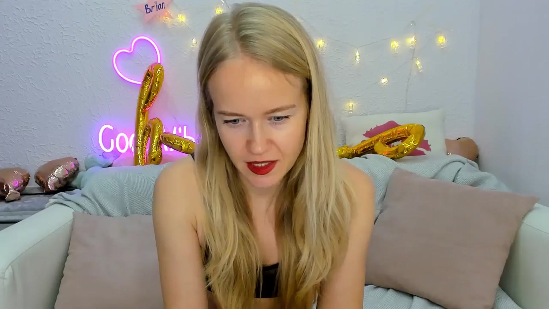 Gallery image thumbnail from Angel_Kristy's myfreecams stream on, 10/18/2024, 06:56 image 20 of 20