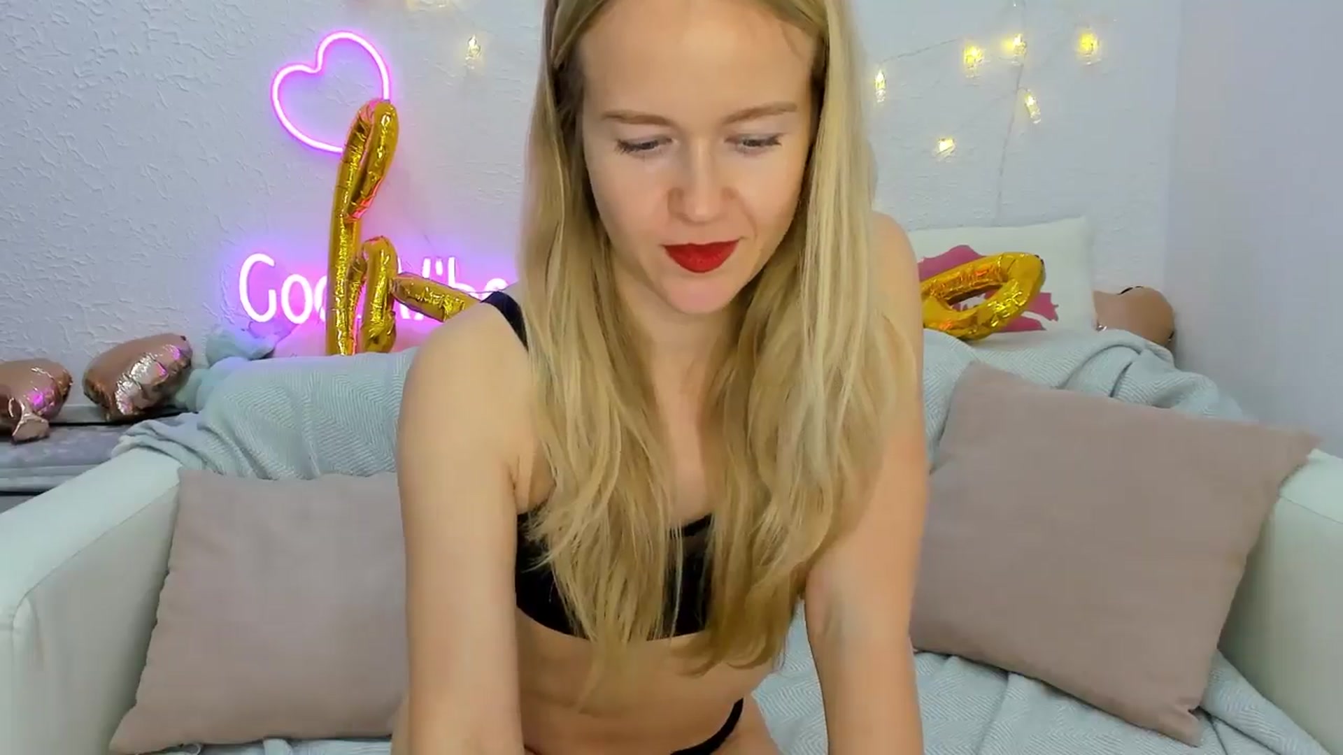 Gallery image thumbnail from Angel_Kristy's myfreecams stream on, 10/18/2024, 06:56 image 19 of 20