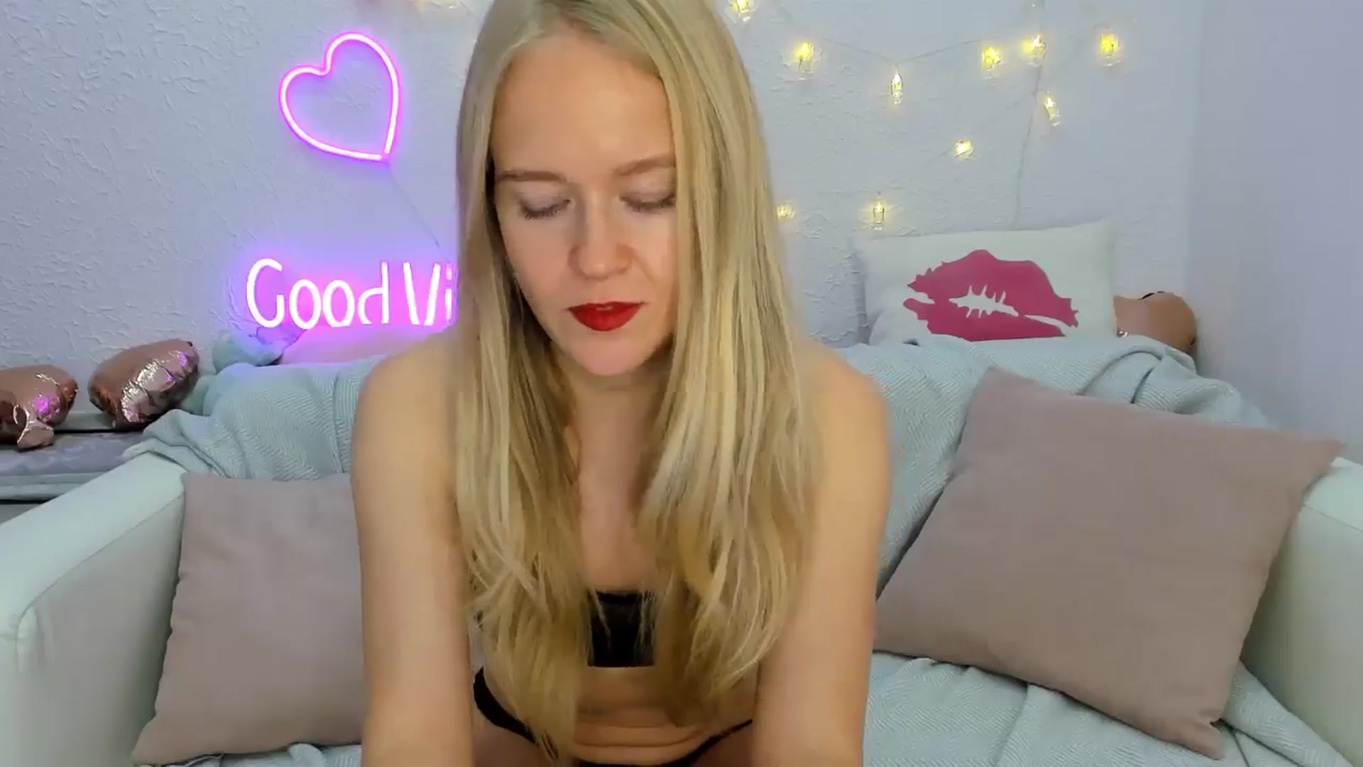 Gallery image thumbnail from Angel_Kristy's myfreecams stream on, 10/18/2024, 06:56 image 13 of 20
