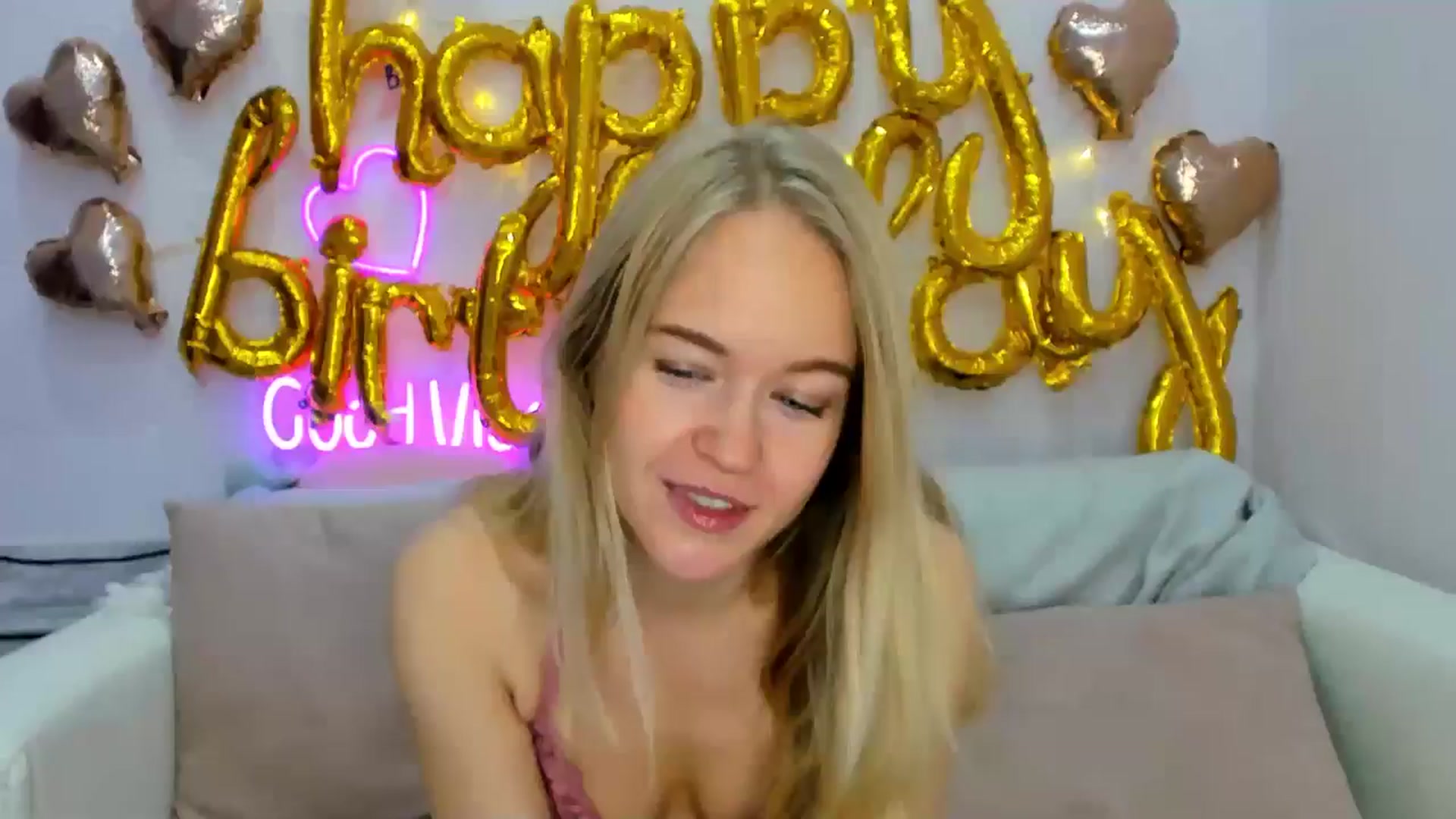 Gallery image thumbnail from Angel_Kristy's myfreecams stream on, 10/19/2024, 02:11 image 8 of 20