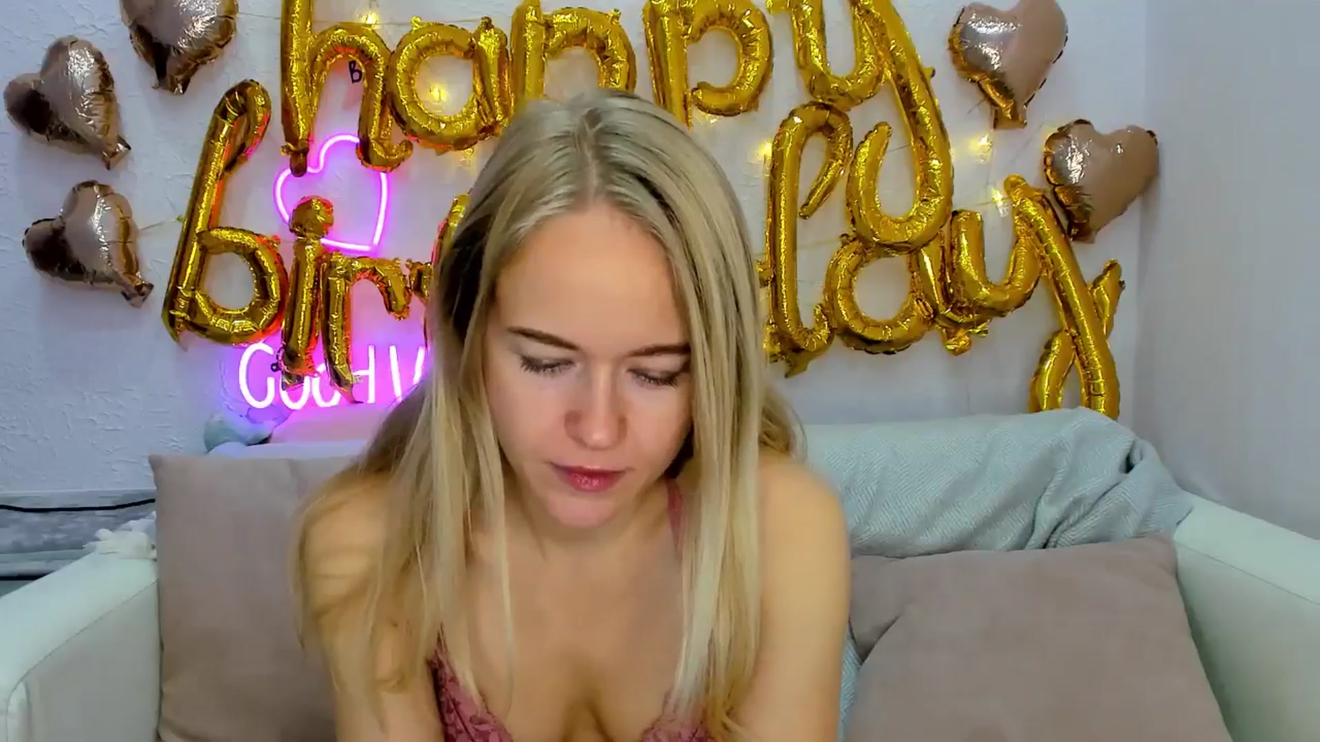 Gallery image thumbnail from Angel_Kristy's myfreecams stream on, 10/19/2024, 02:11 image 11 of 20