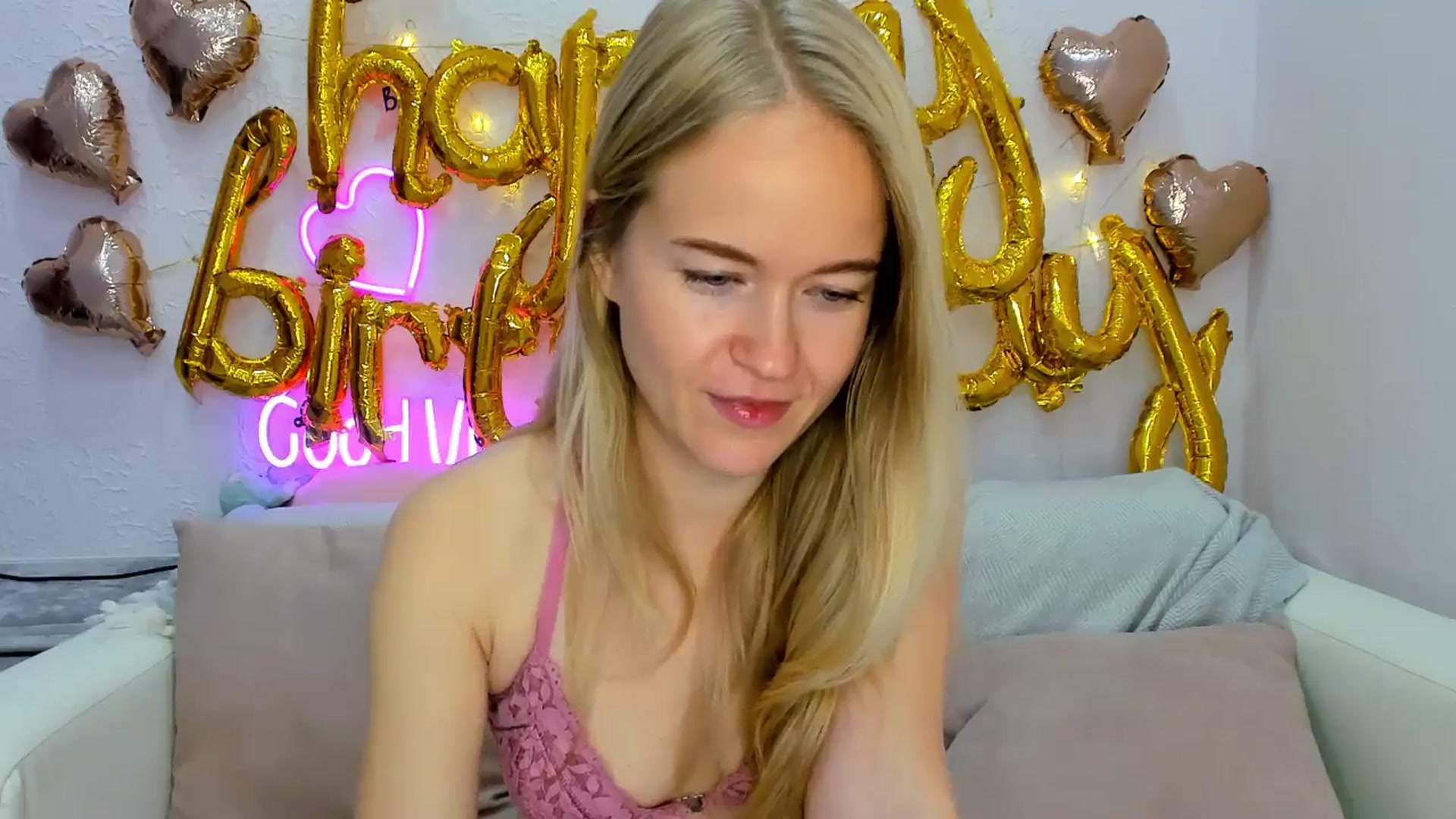 Gallery image thumbnail from Angel_Kristy's myfreecams stream on, 10/19/2024, 02:11 image 19 of 20