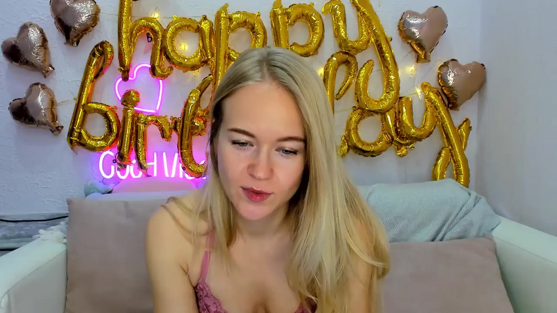 Gallery image thumbnail from Angel_Kristy's myfreecams stream on, 10/19/2024, 02:11 image 18 of 20