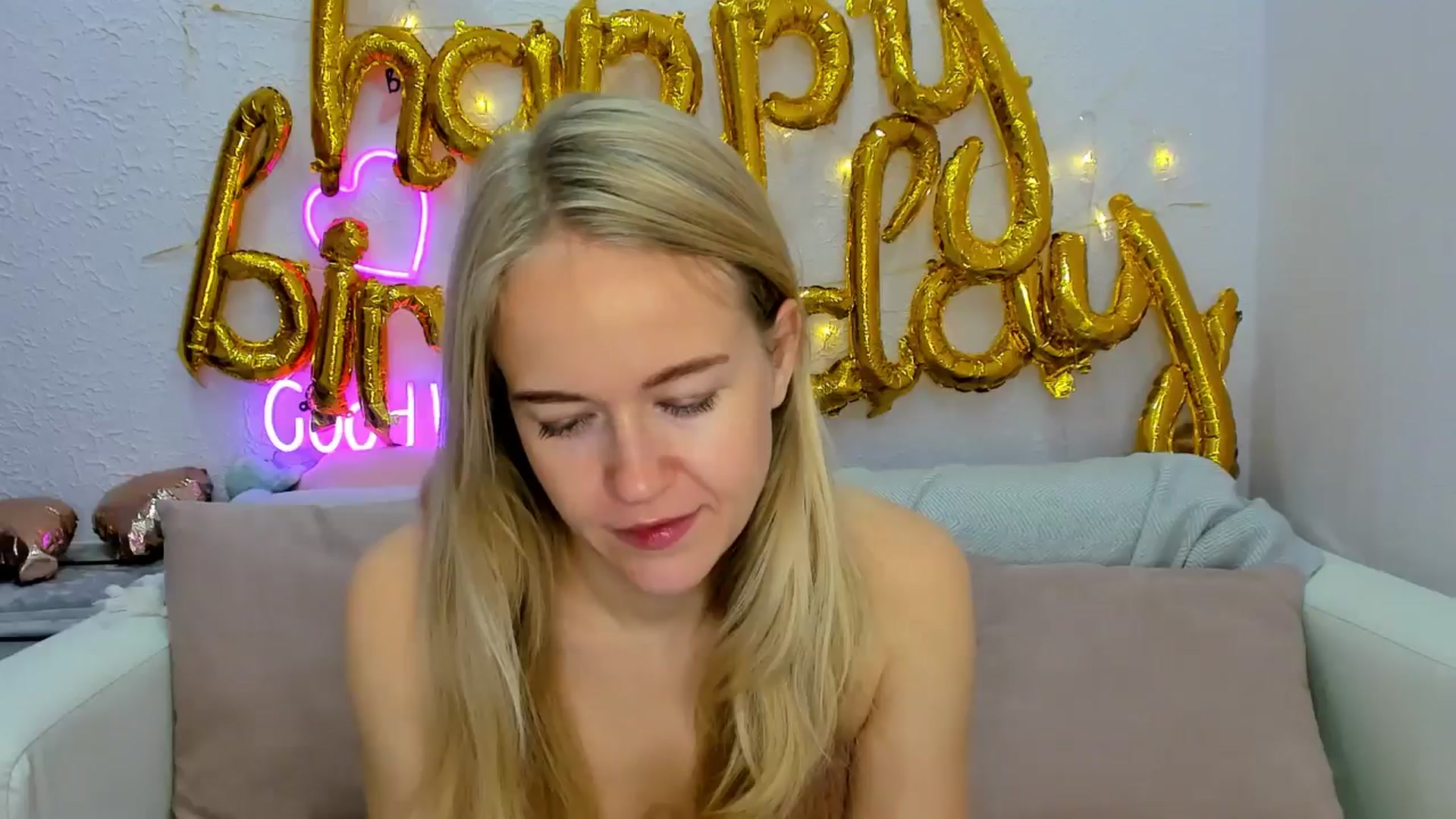Gallery image thumbnail from Angel_Kristy's myfreecams stream on, 10/19/2024, 02:11 image 5 of 20