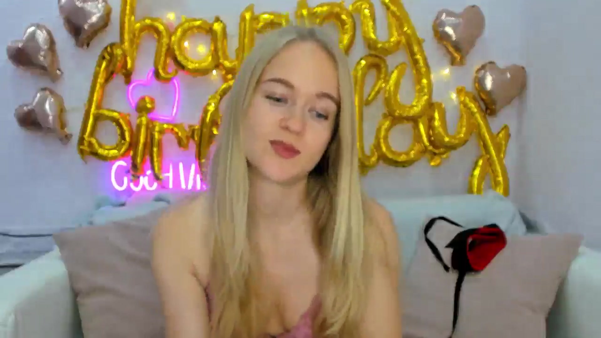 Gallery image thumbnail from Angel_Kristy's myfreecams stream on, 10/19/2024, 07:02 image 15 of 20