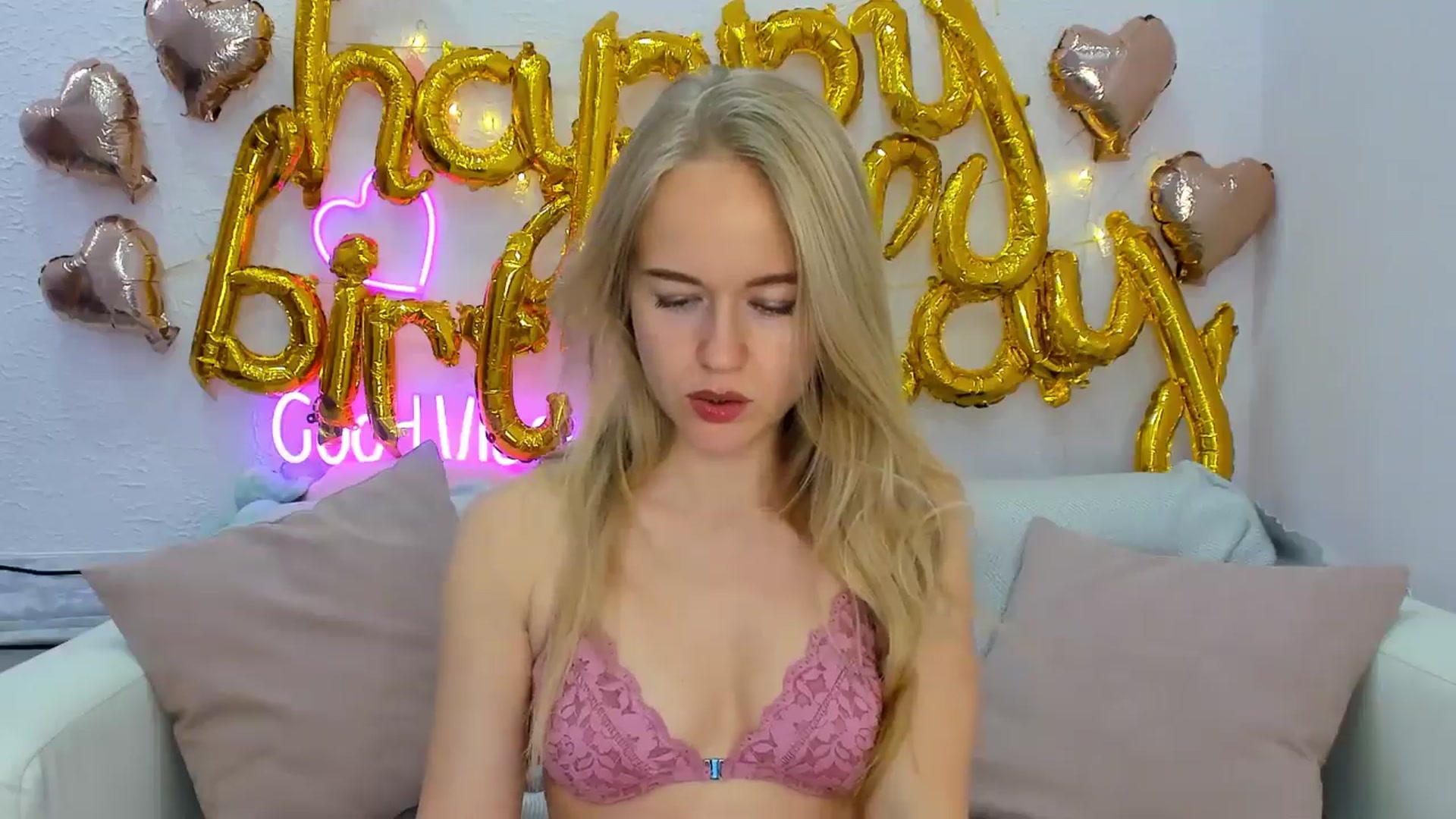 Gallery image thumbnail from Angel_Kristy's myfreecams stream on, 10/19/2024, 07:02 image 6 of 20