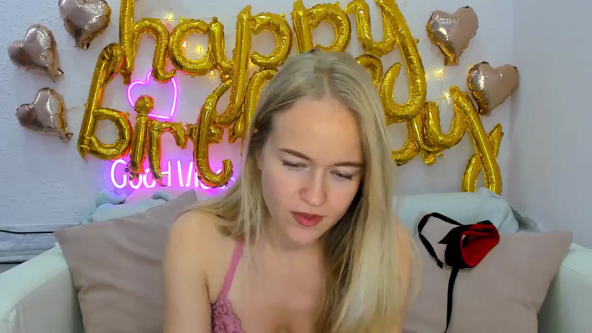 Gallery image thumbnail from Angel_Kristy's myfreecams stream on, 10/19/2024, 07:02 image 8 of 20