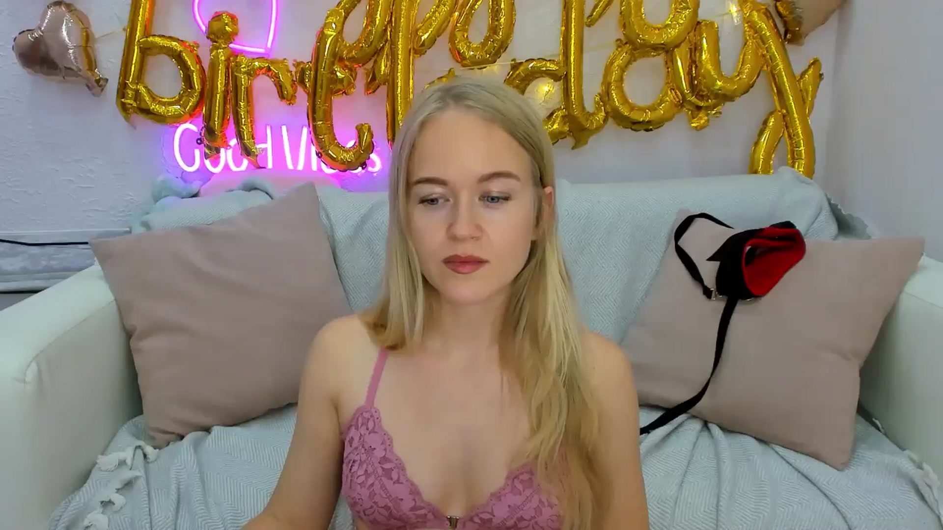 Gallery image thumbnail from Angel_Kristy's myfreecams stream on, 10/19/2024, 07:02 image 19 of 20