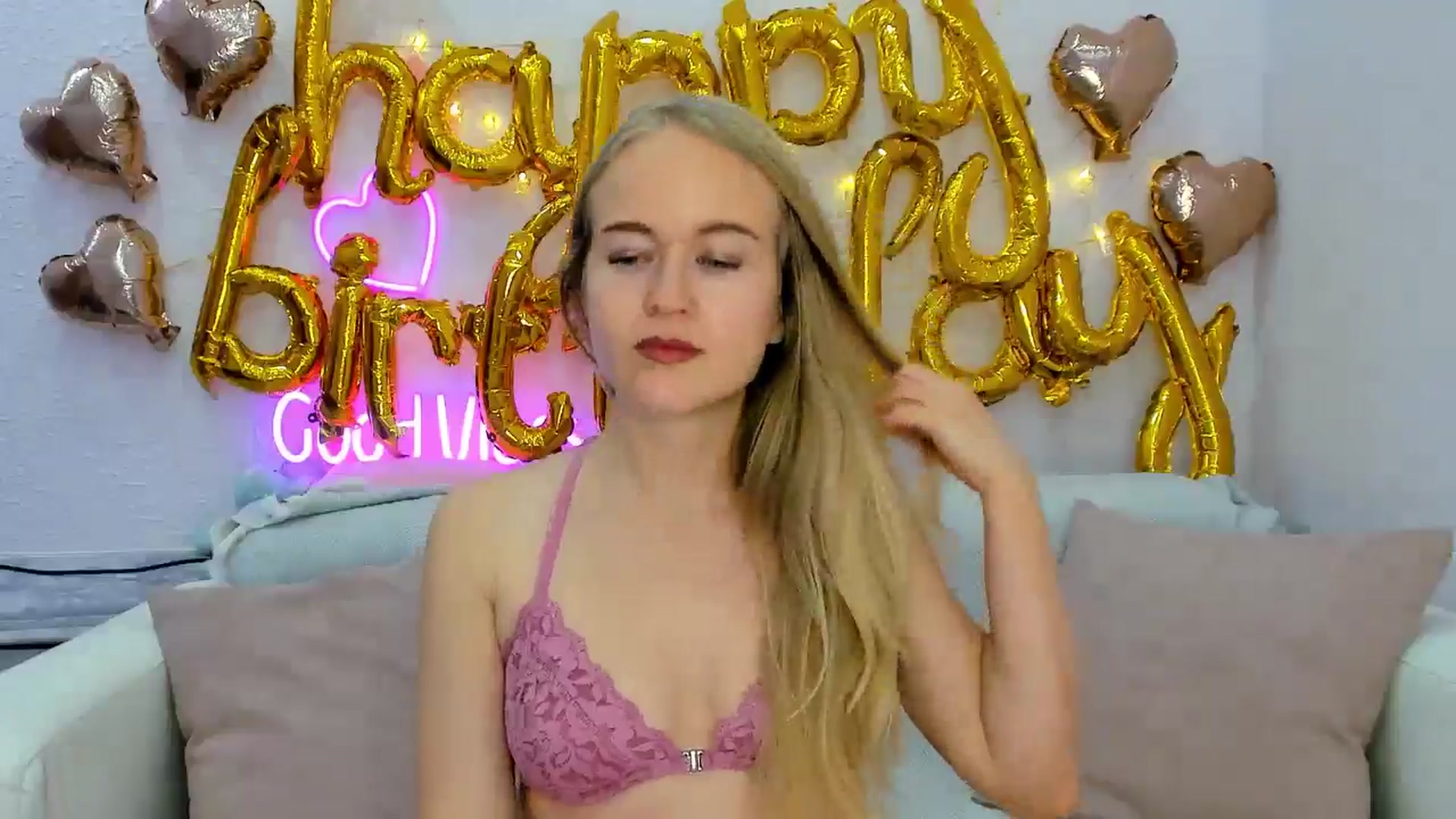 Gallery image thumbnail from Angel_Kristy's myfreecams stream on, 10/19/2024, 07:02 image 3 of 20