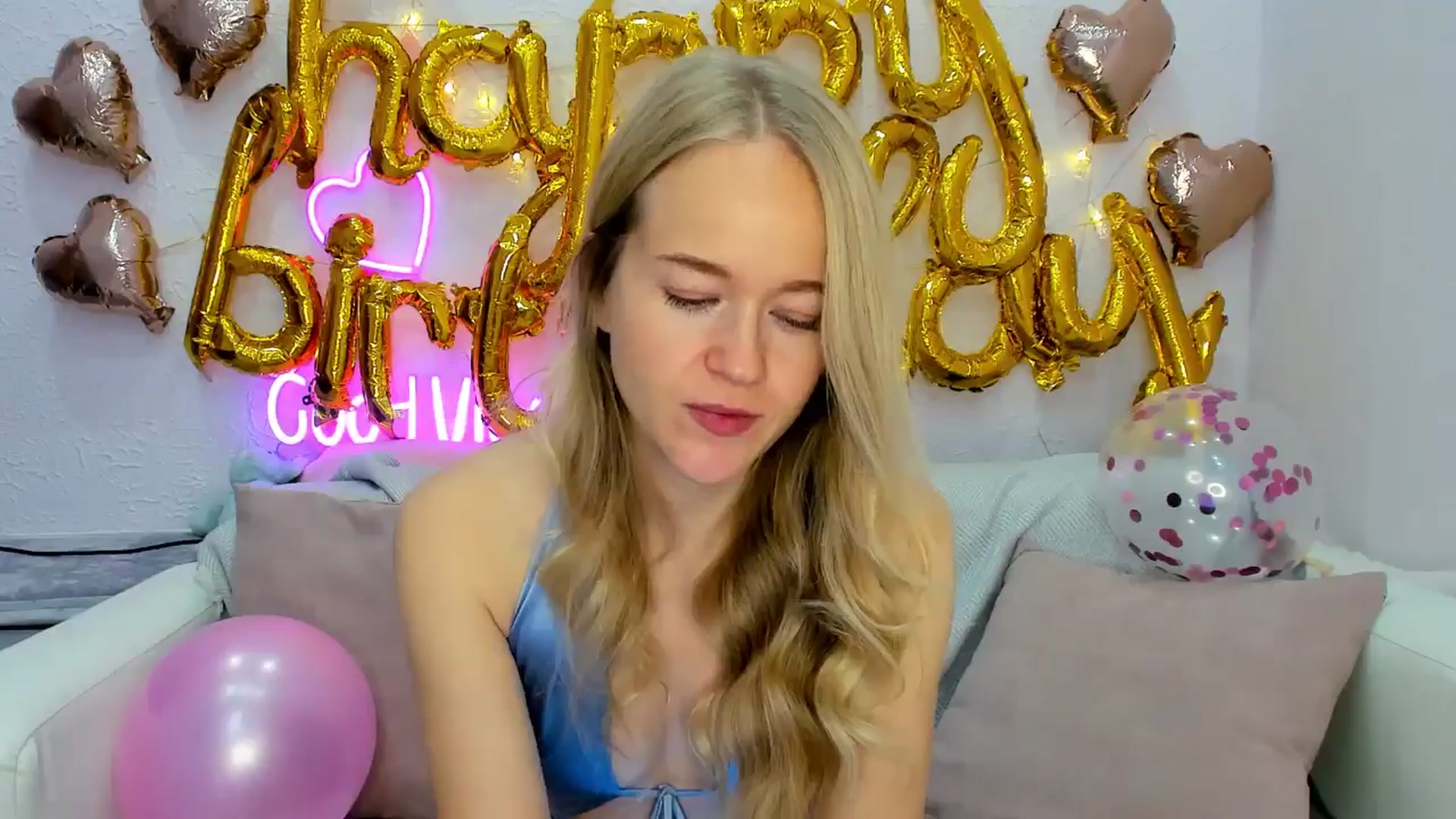 Gallery image thumbnail from Angel_Kristy's myfreecams stream on, 10/20/2024, 01:33 image 11 of 20