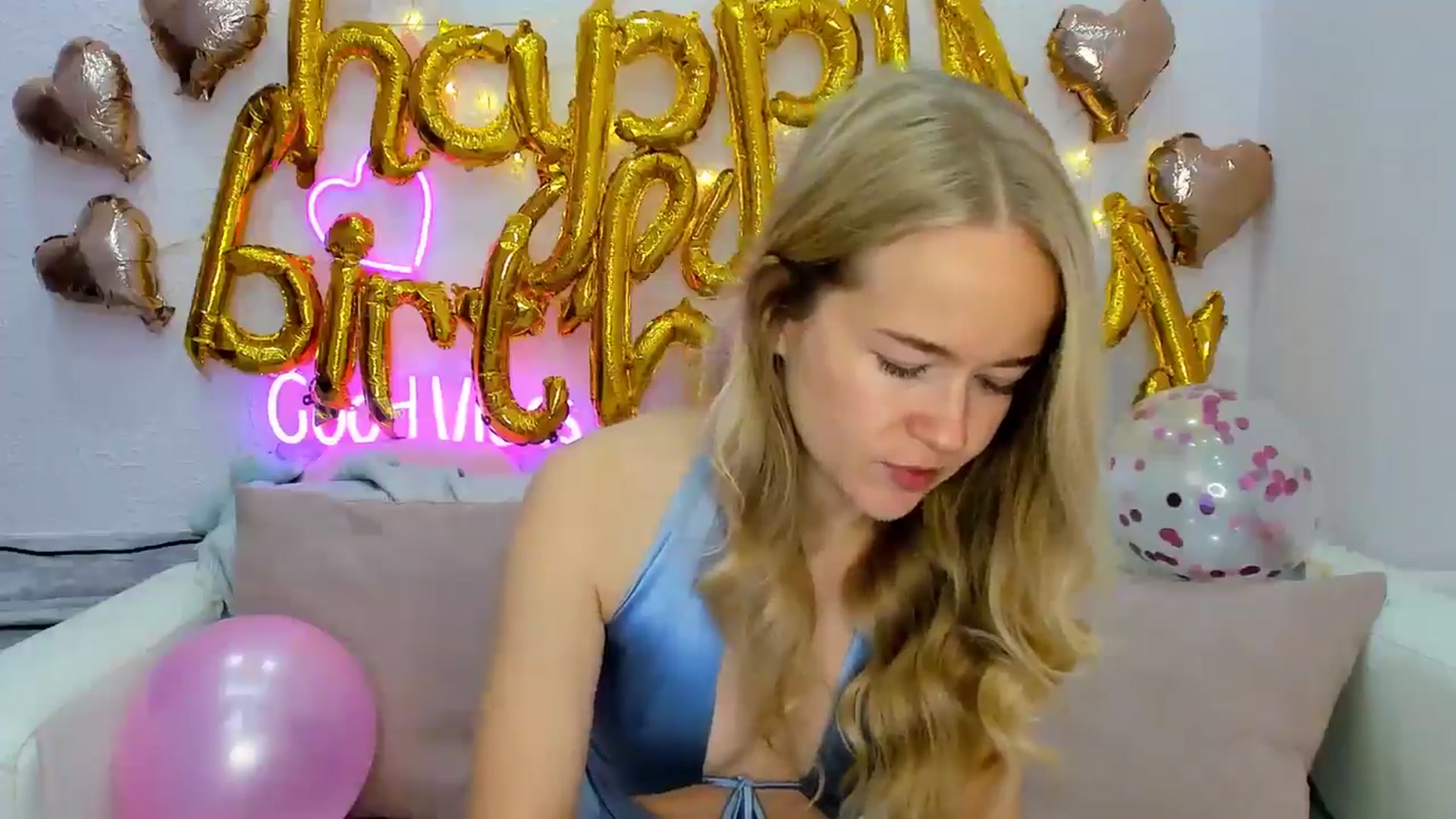 Gallery image thumbnail from Angel_Kristy's myfreecams stream on, 10/20/2024, 01:33 image 7 of 20