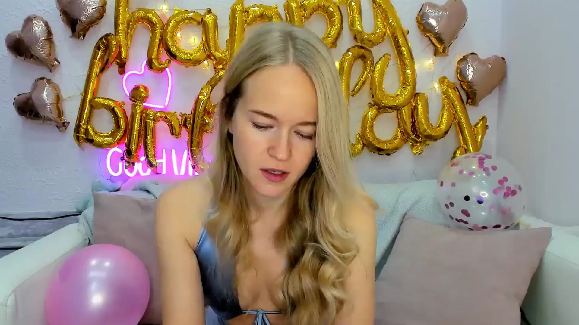 Gallery image thumbnail from Angel_Kristy's myfreecams stream on, 10/20/2024, 01:33 image 6 of 20