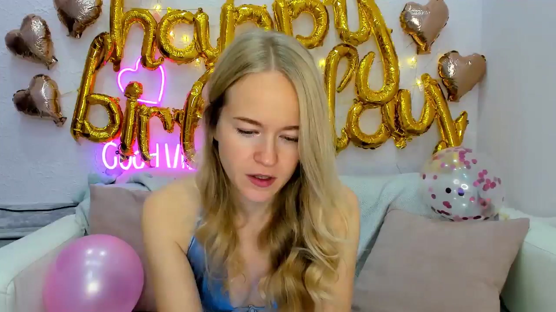 Gallery image thumbnail from Angel_Kristy's myfreecams stream on, 10/20/2024, 01:33 image 10 of 20