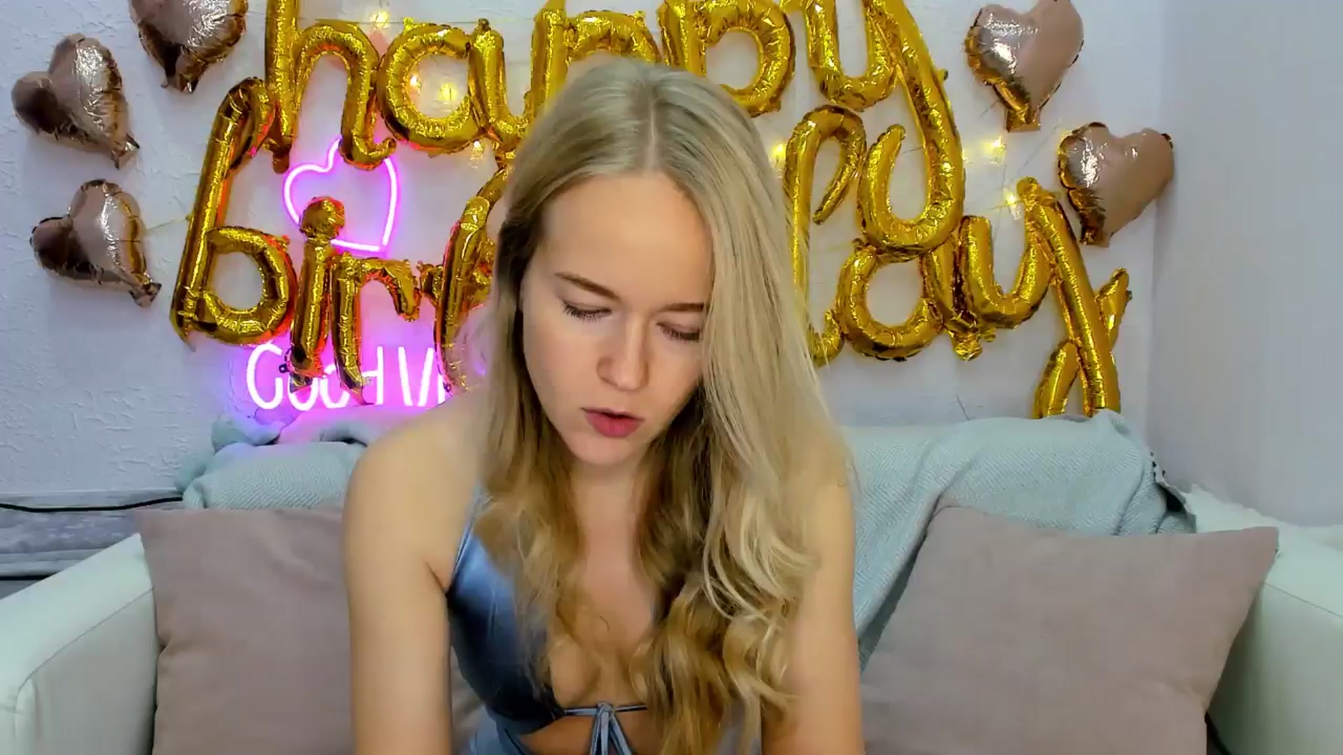 Gallery image thumbnail from Angel_Kristy's myfreecams stream on, 10/20/2024, 01:33 image 1 of 20