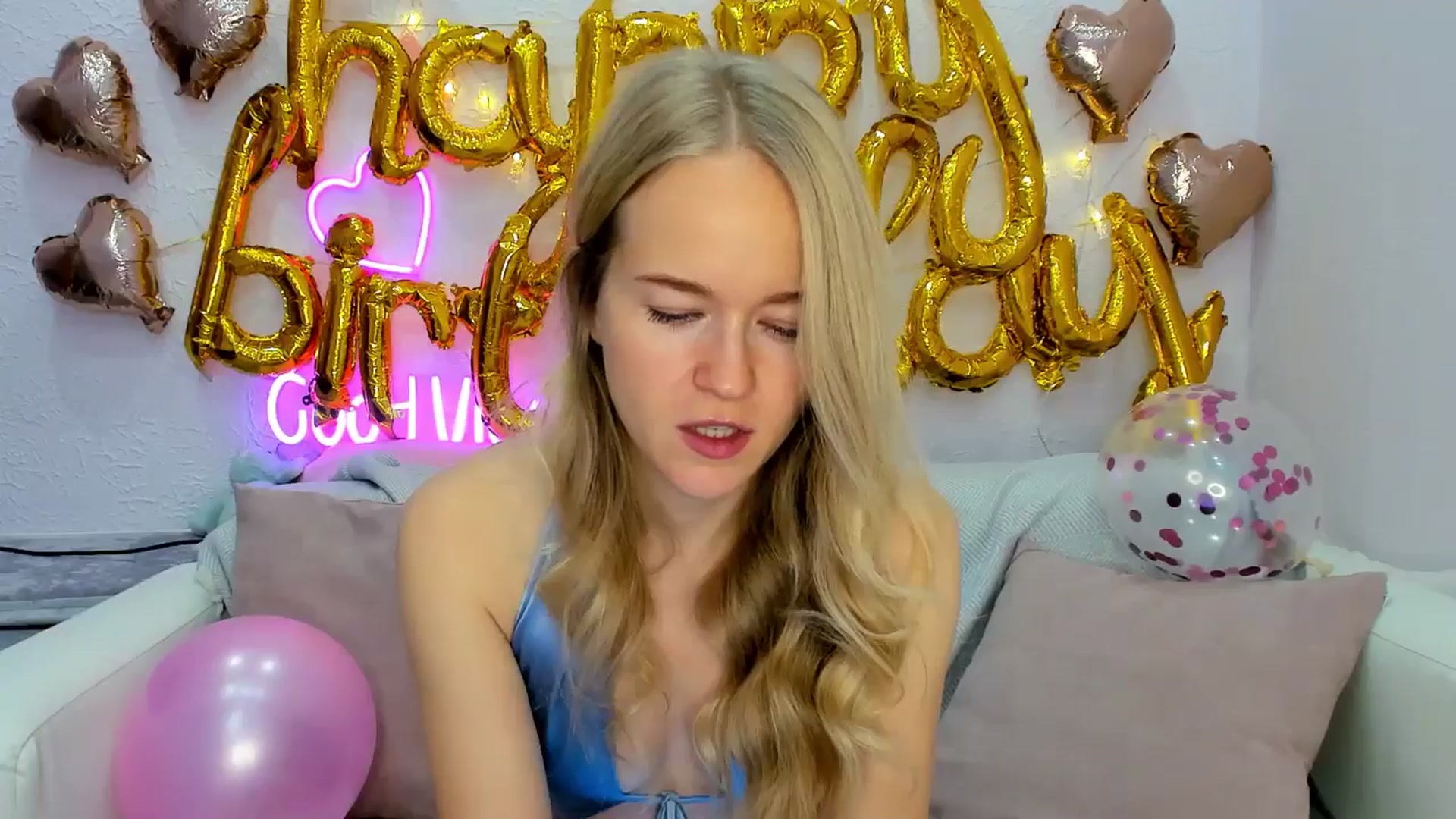 Gallery image thumbnail from Angel_Kristy's myfreecams stream on, 10/20/2024, 01:33 image 12 of 20