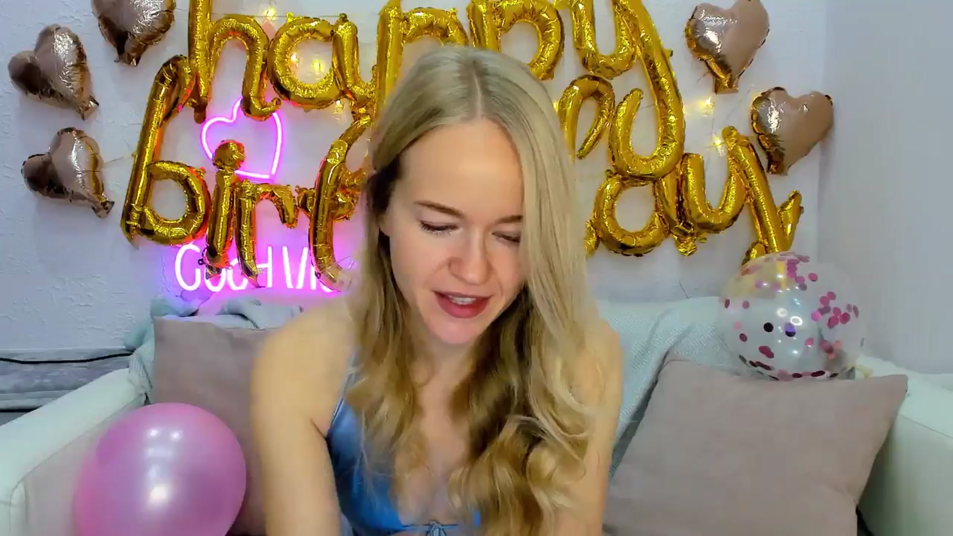 Gallery image thumbnail from Angel_Kristy's myfreecams stream on, 10/20/2024, 01:33 image 13 of 20