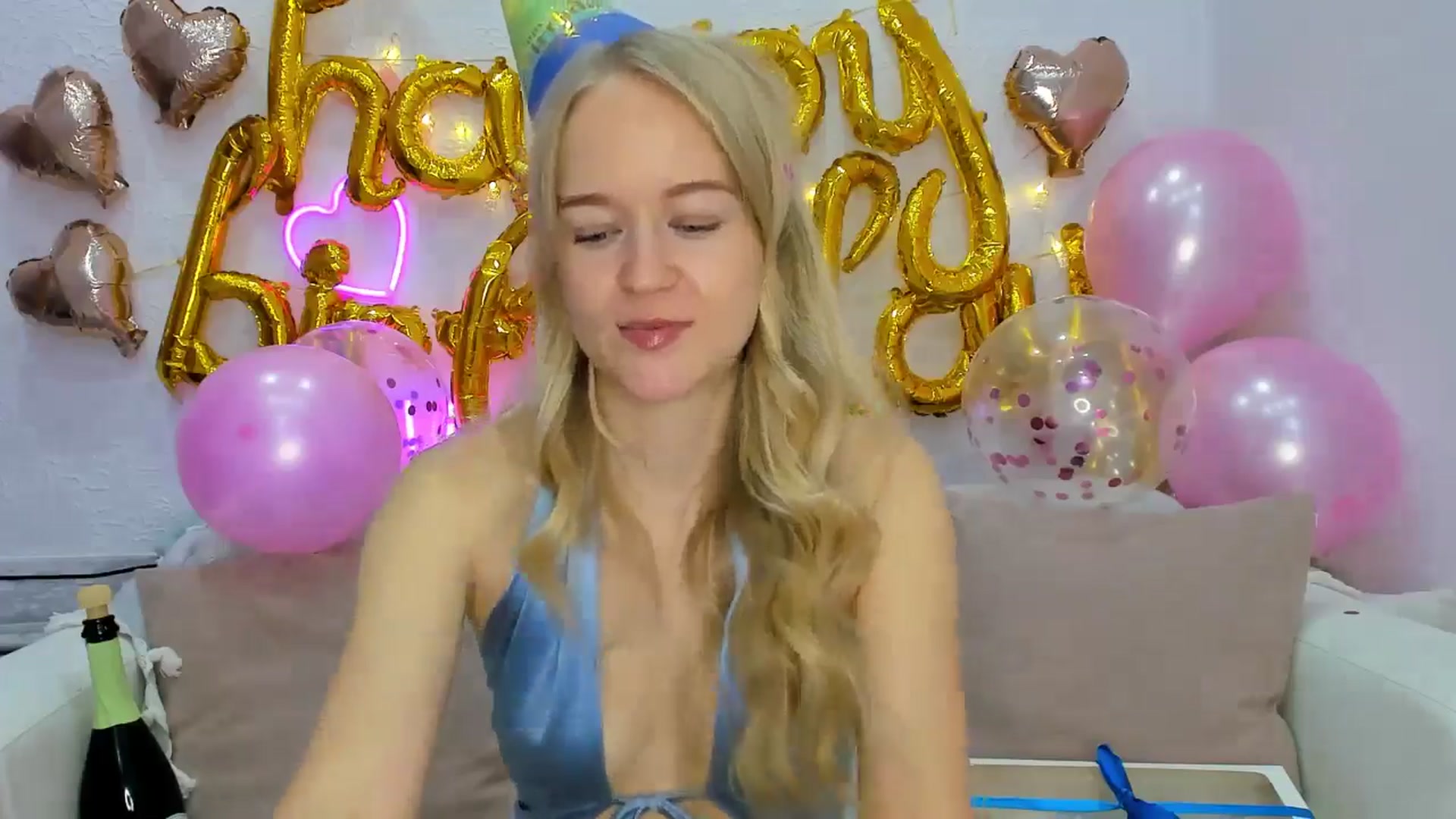 Gallery image thumbnail from Angel_Kristy's myfreecams stream on, 10/20/2024, 03:46 image 10 of 20