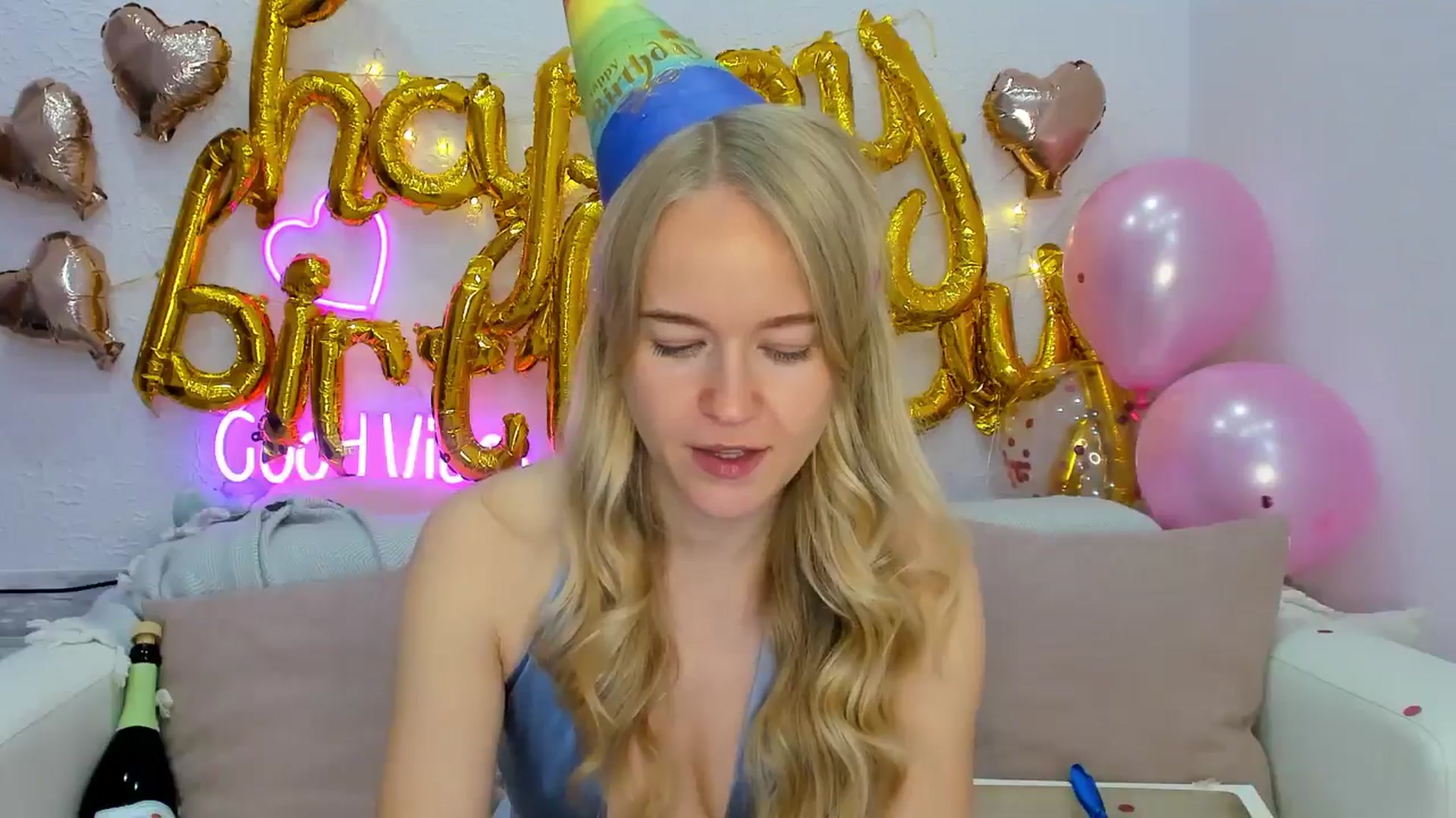 Gallery image thumbnail from Angel_Kristy's myfreecams stream on, 10/20/2024, 03:46 image 18 of 20