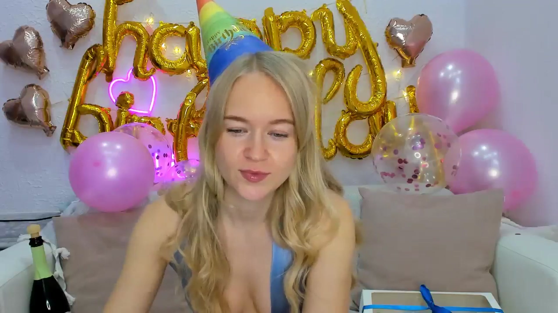 Gallery image thumbnail from Angel_Kristy's myfreecams stream on, 10/20/2024, 03:46 image 11 of 20