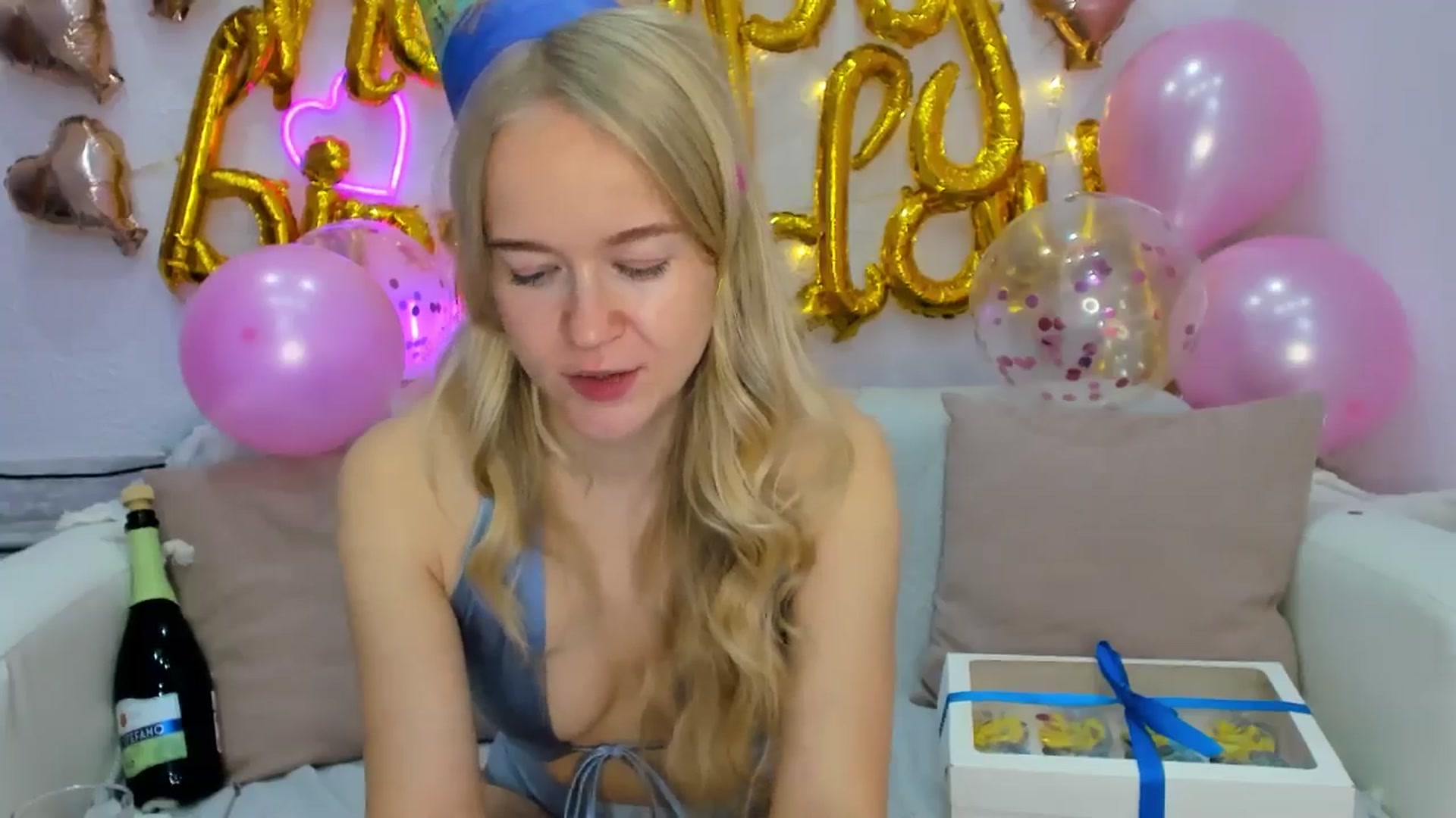 Gallery image thumbnail from Angel_Kristy's myfreecams stream on, 10/20/2024, 03:46 image 9 of 20